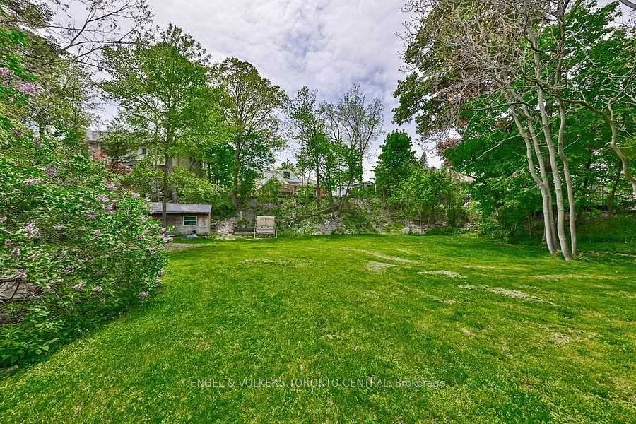 1327 Mineola Gardens