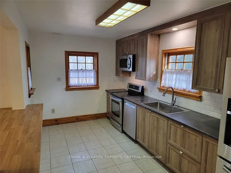 1327 Mineola Gardens