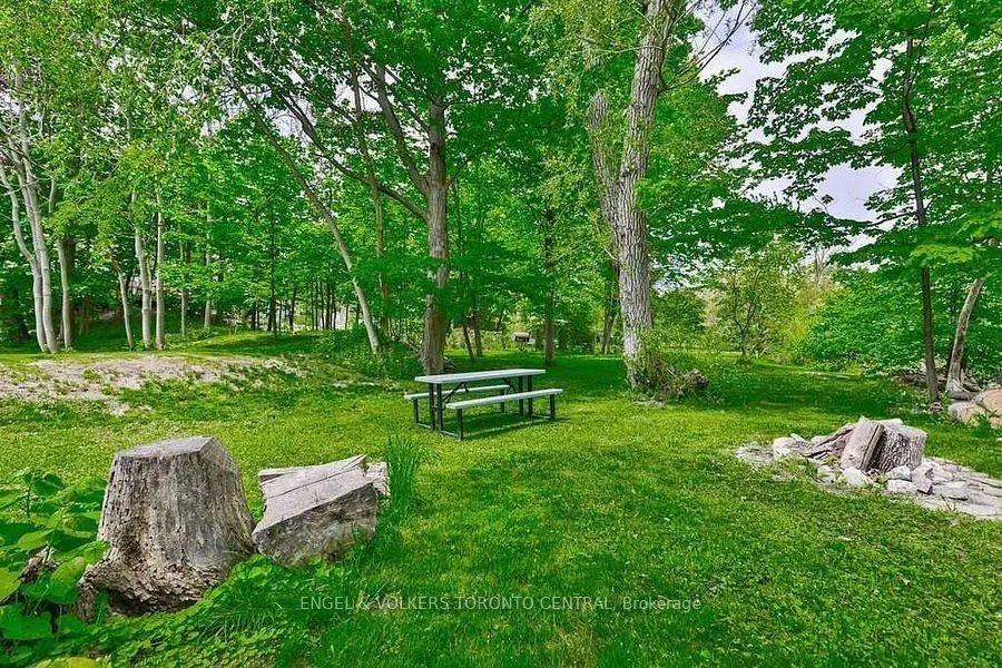 1327 Mineola Gardens
