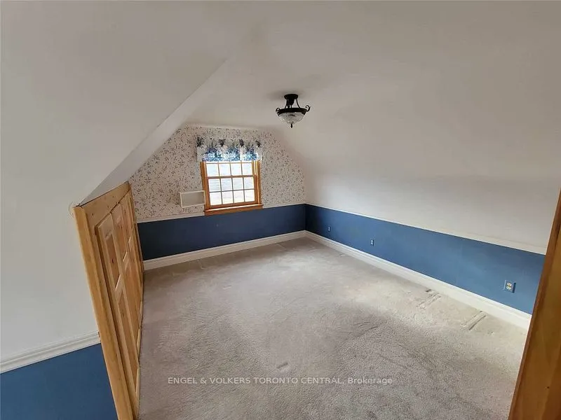 1327 Mineola Gardens