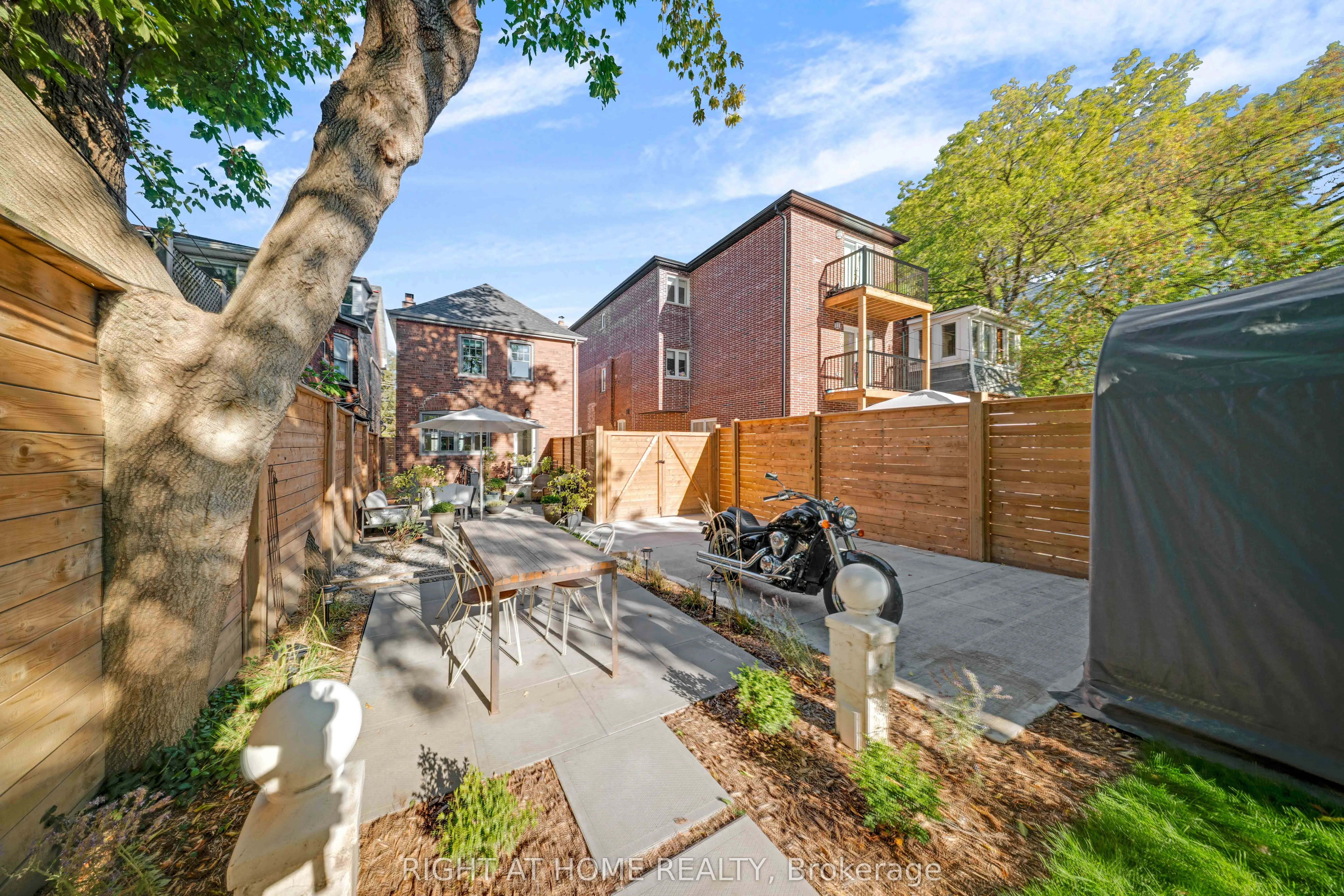 1642 Dufferin Street