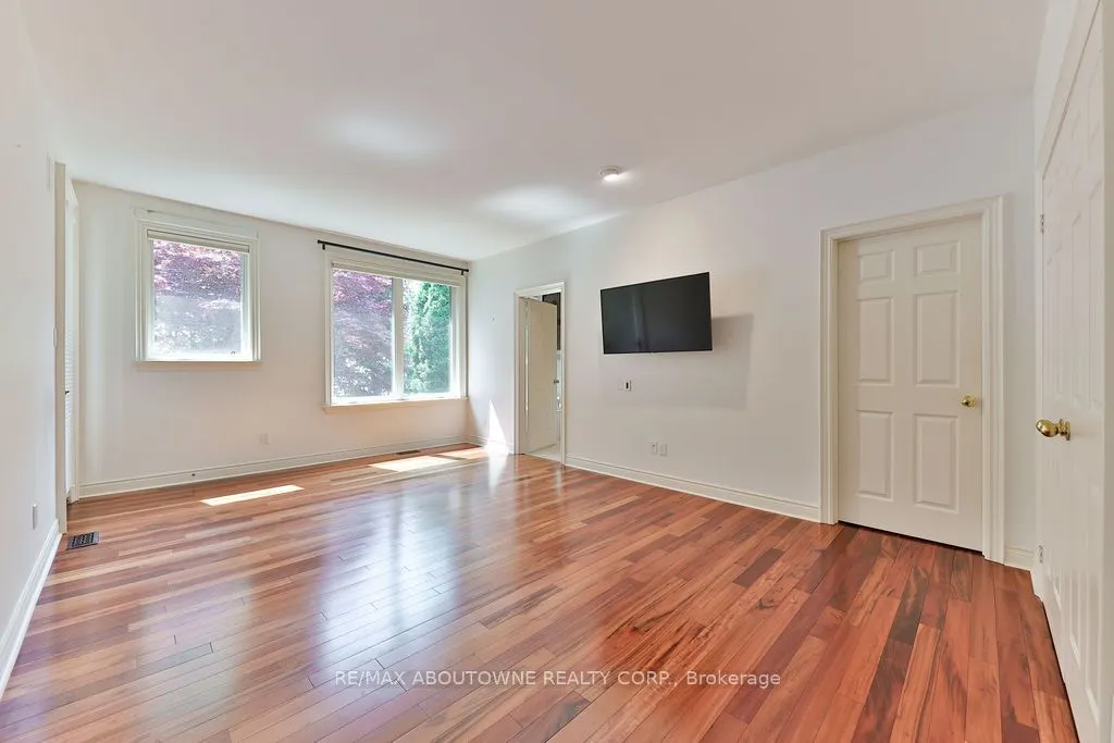 14 Holyrood Avenue