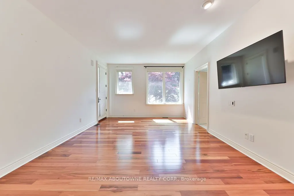 14 Holyrood Avenue