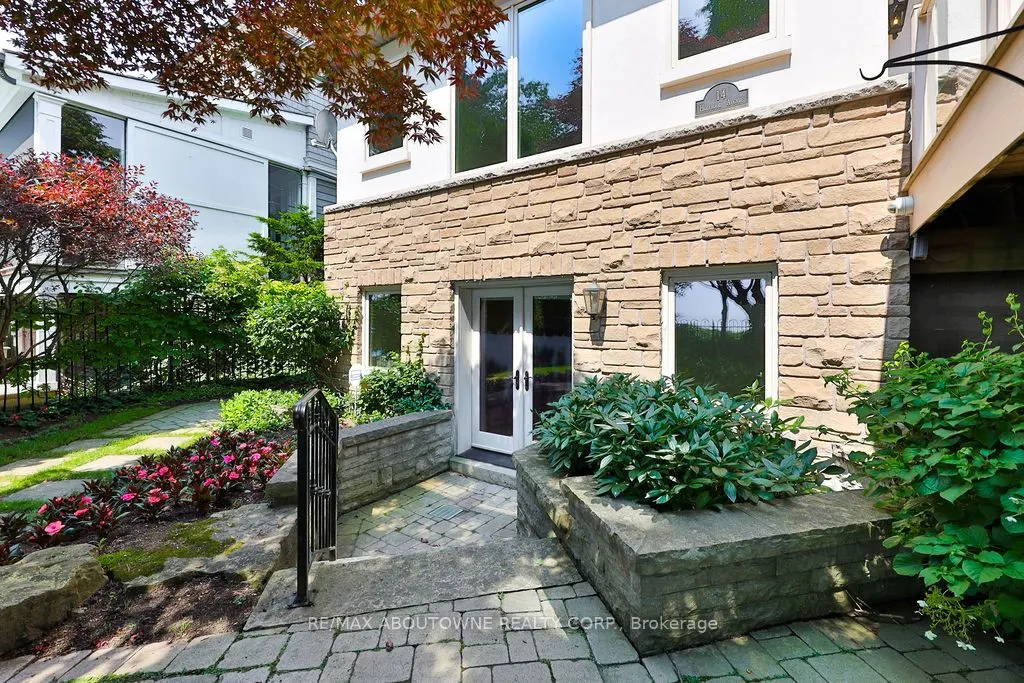 14 Holyrood Avenue