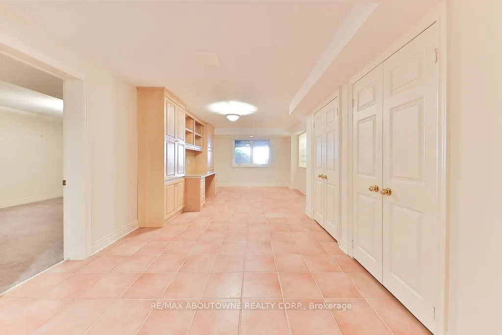 14 Holyrood Avenue