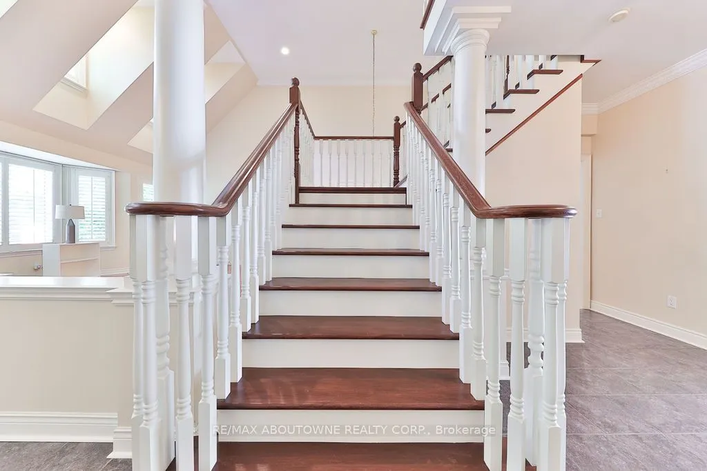 14 Holyrood Avenue