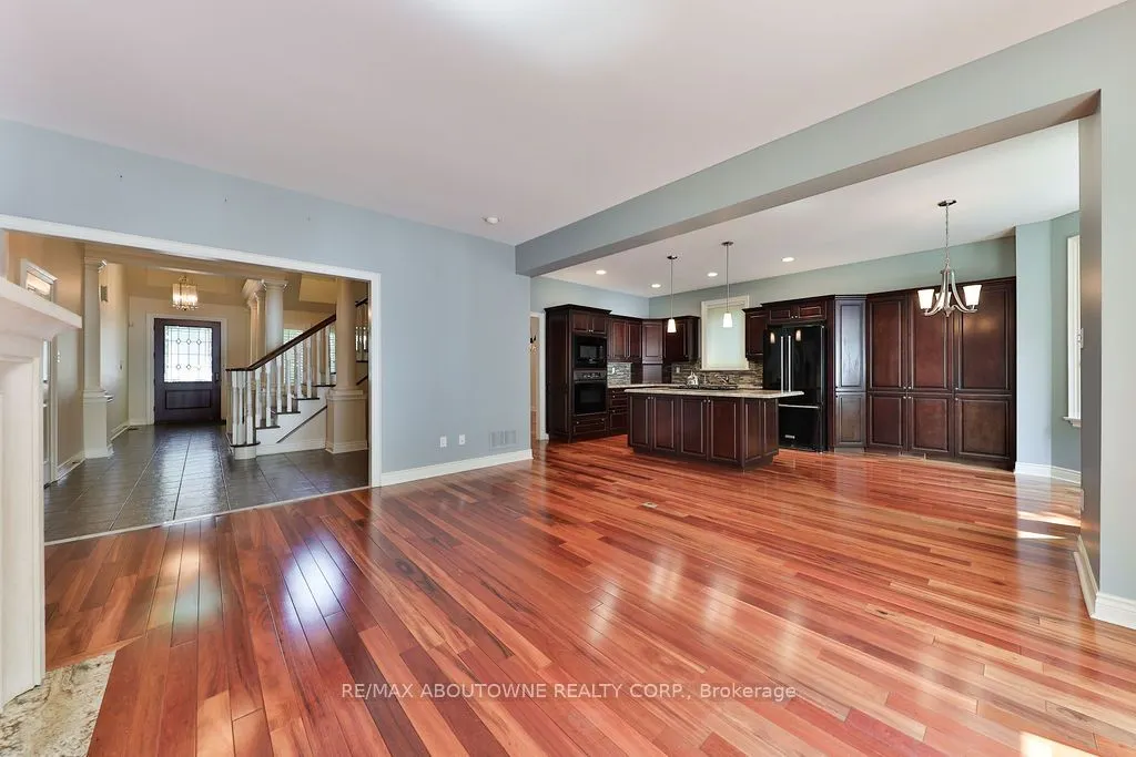 14 Holyrood Avenue