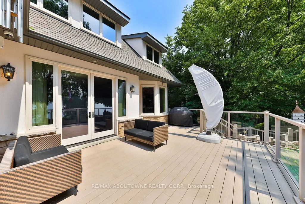 14 Holyrood Avenue