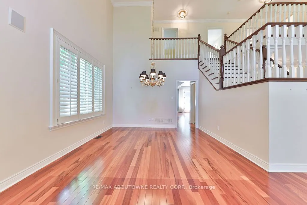 14 Holyrood Avenue