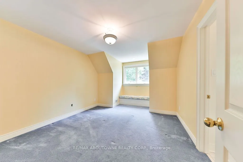 14 Holyrood Avenue