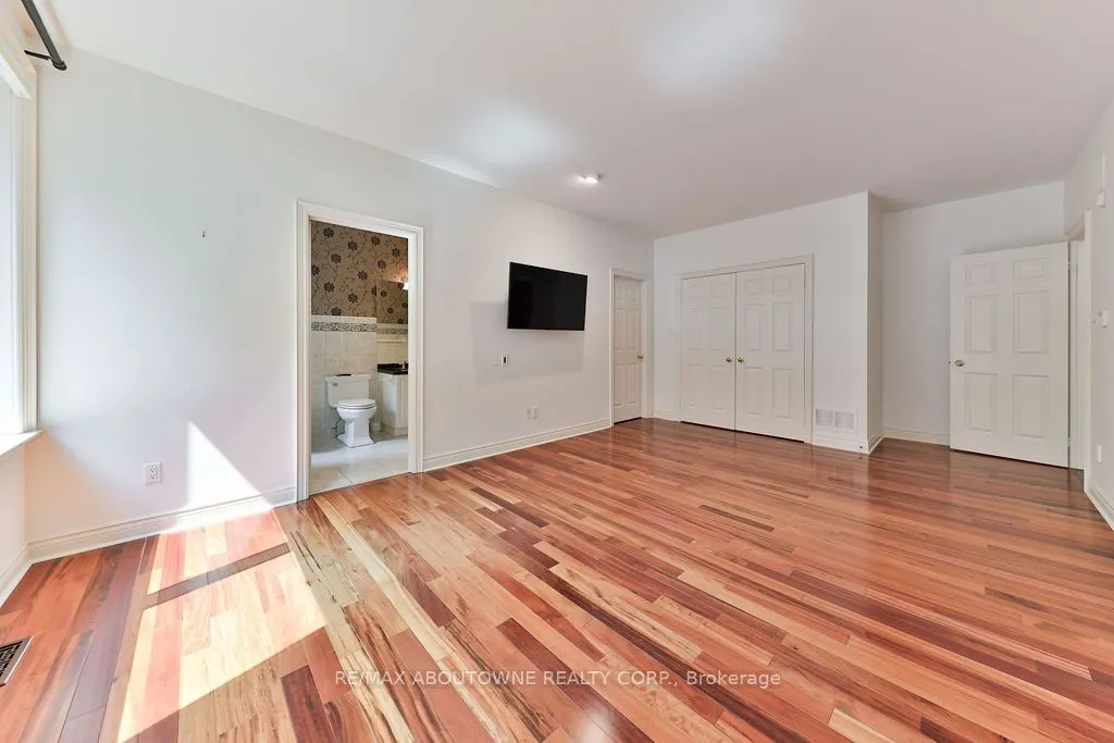 14 Holyrood Avenue
