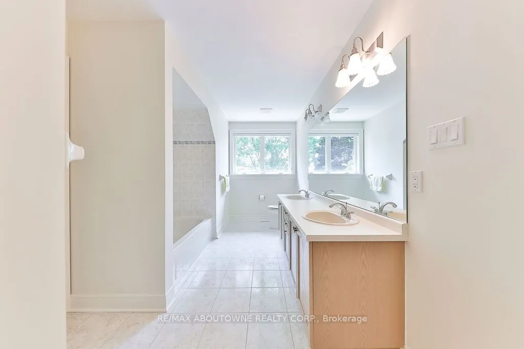 14 Holyrood Avenue