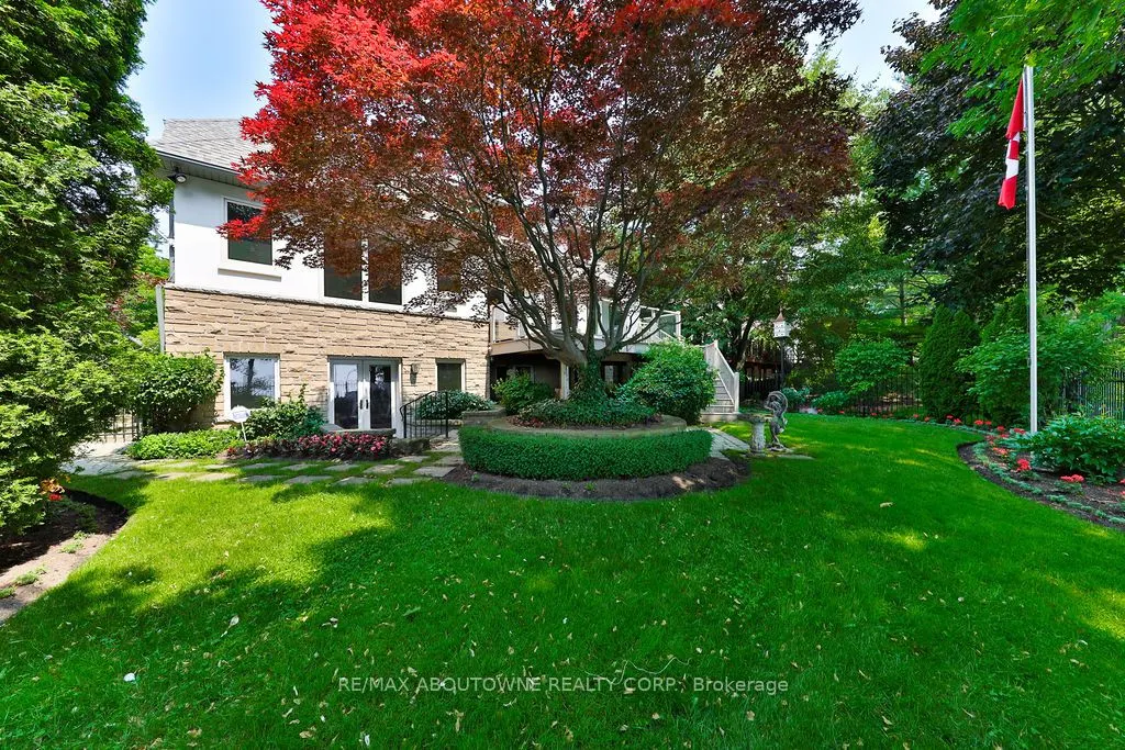 14 Holyrood Avenue