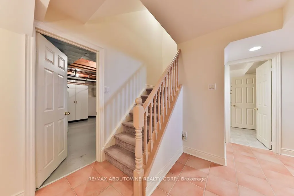 14 Holyrood Avenue