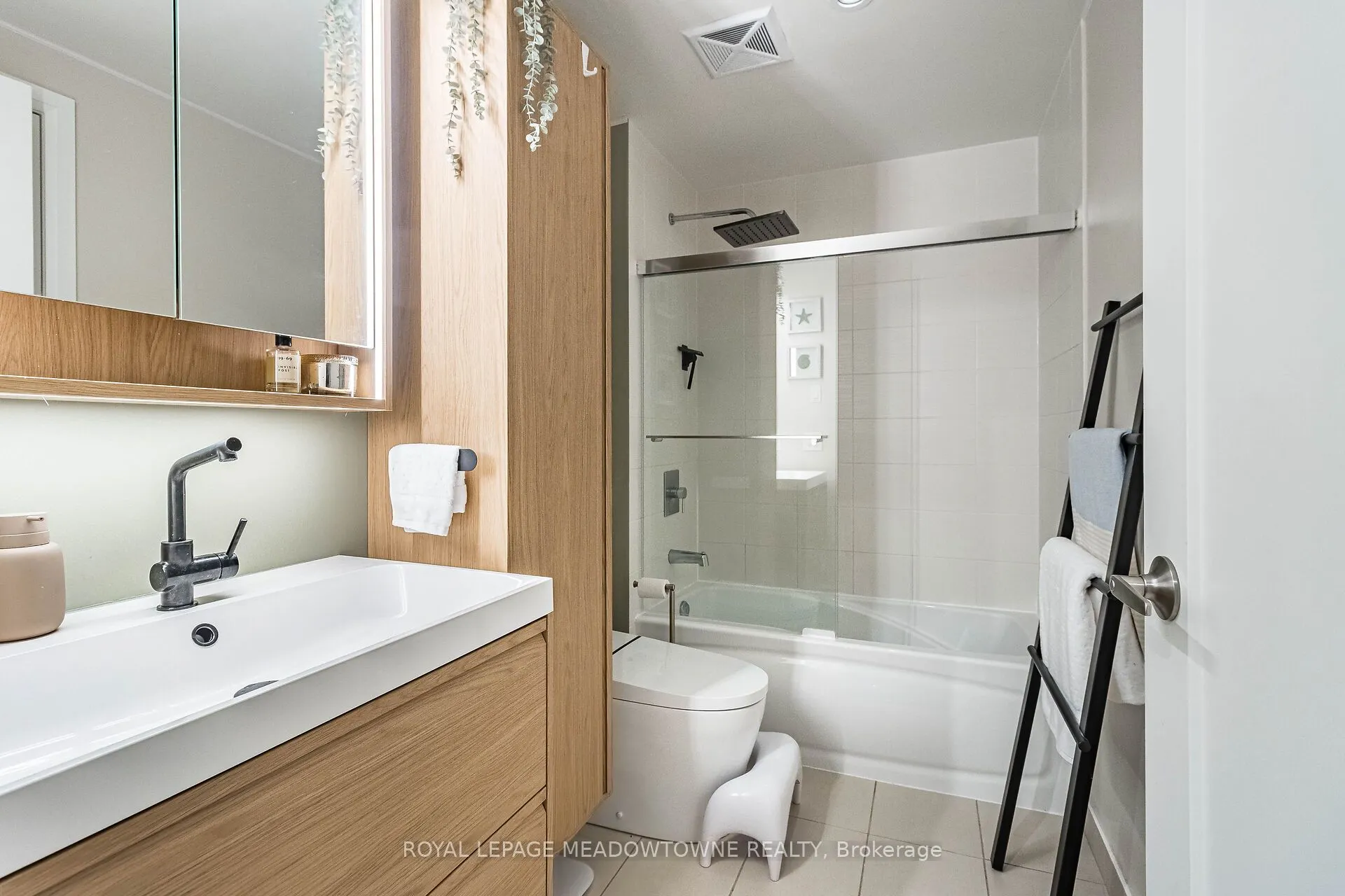 110 Marine Parade Drive, #606