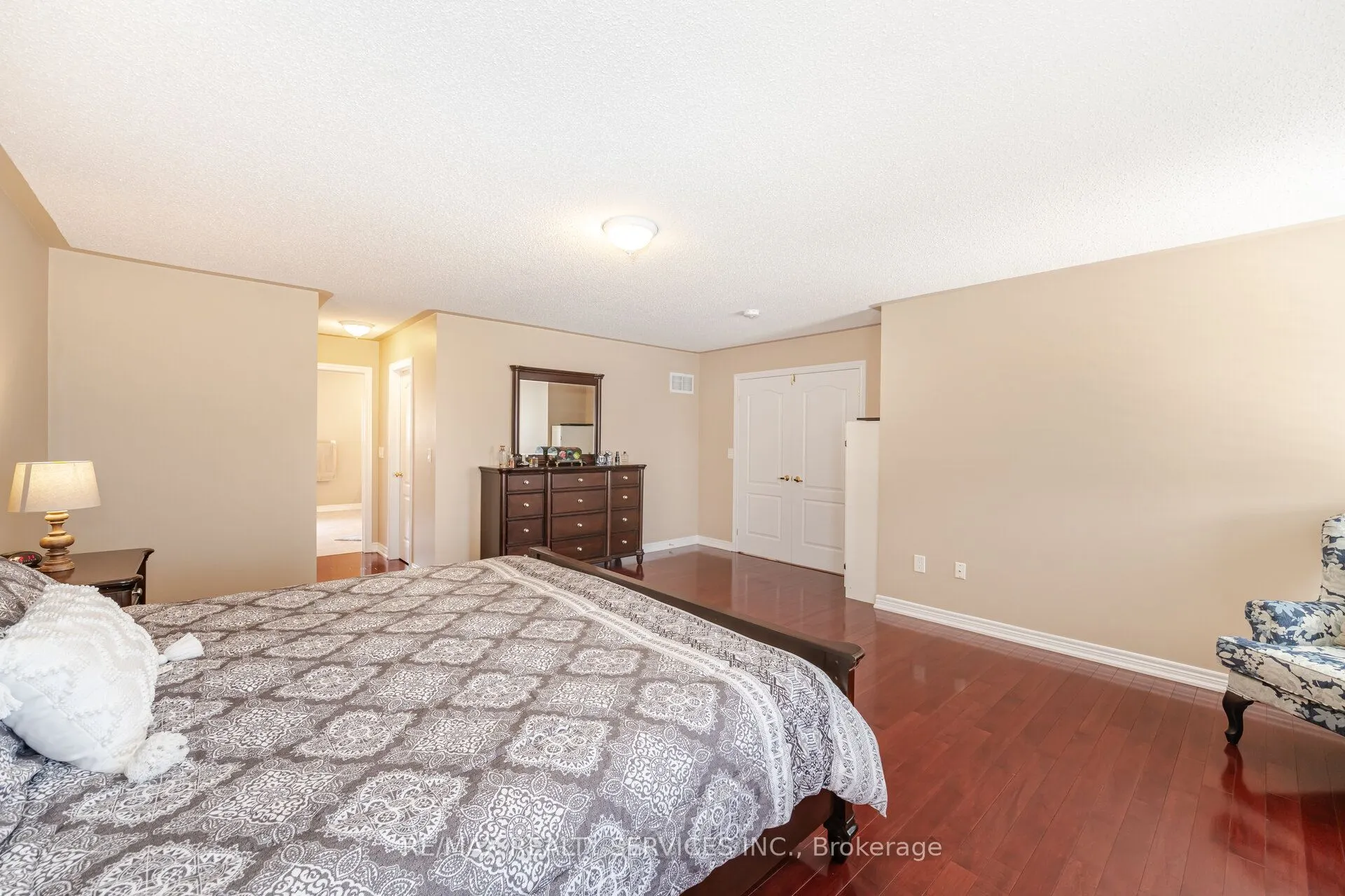 17 Regis Circle