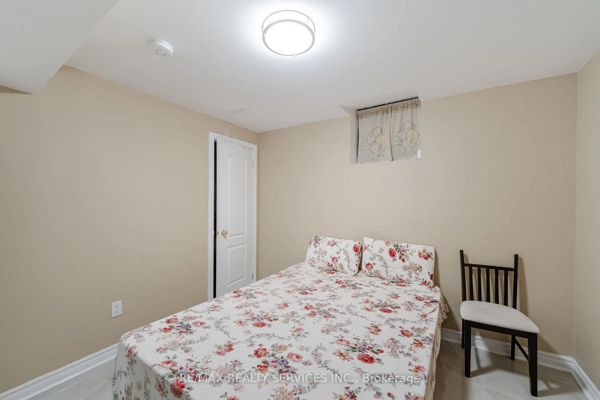 17 Regis Circle