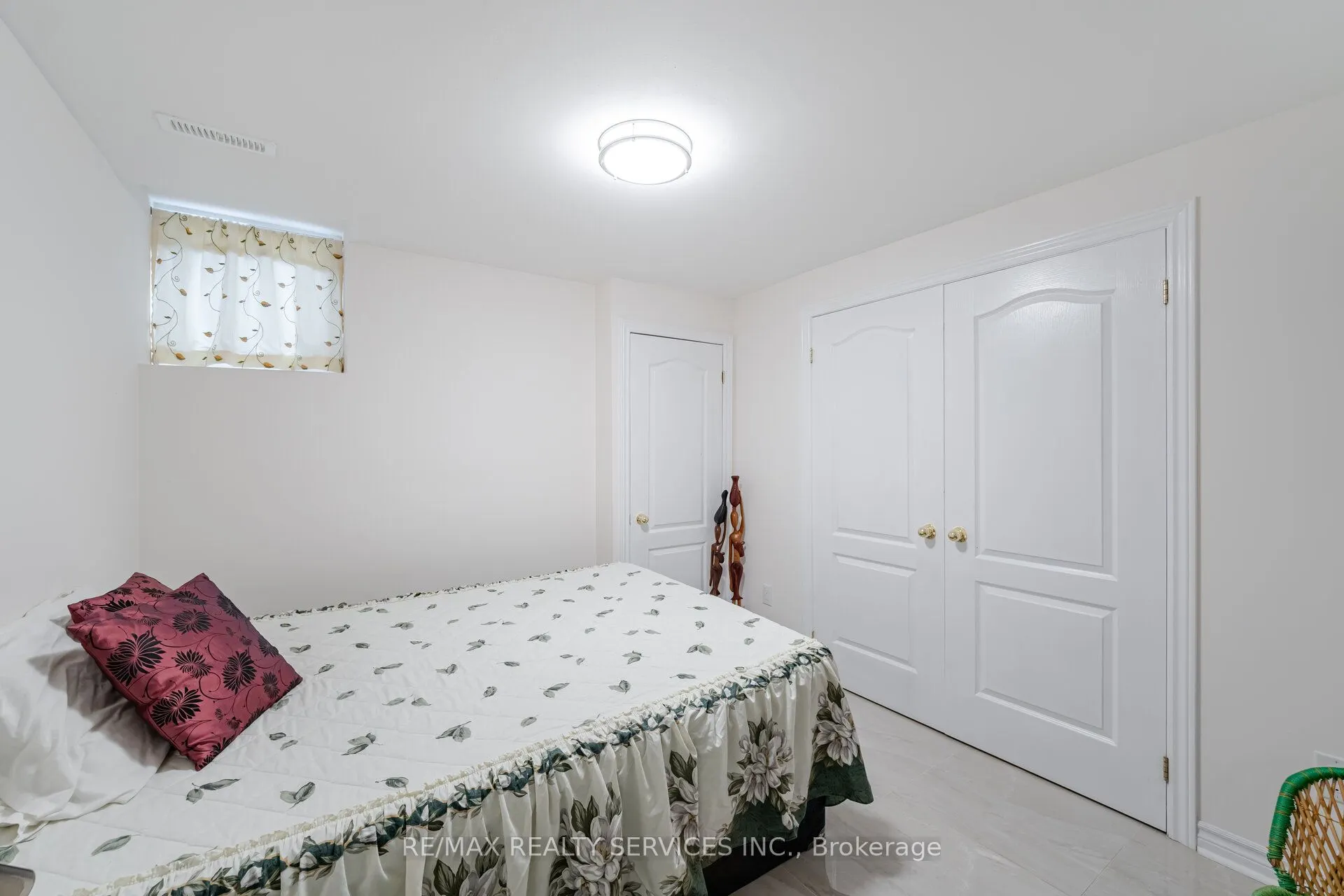 17 Regis Circle