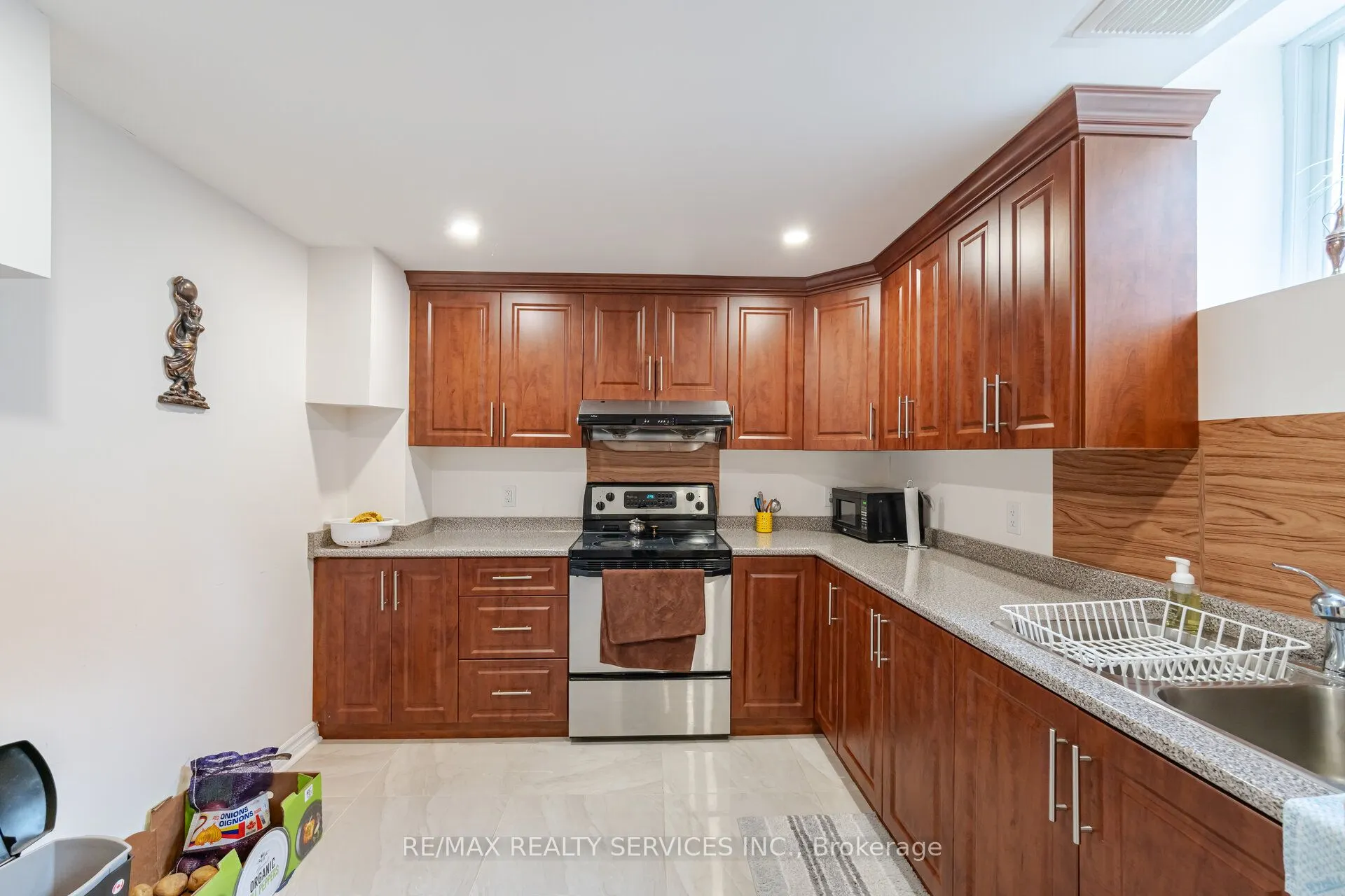 17 Regis Circle