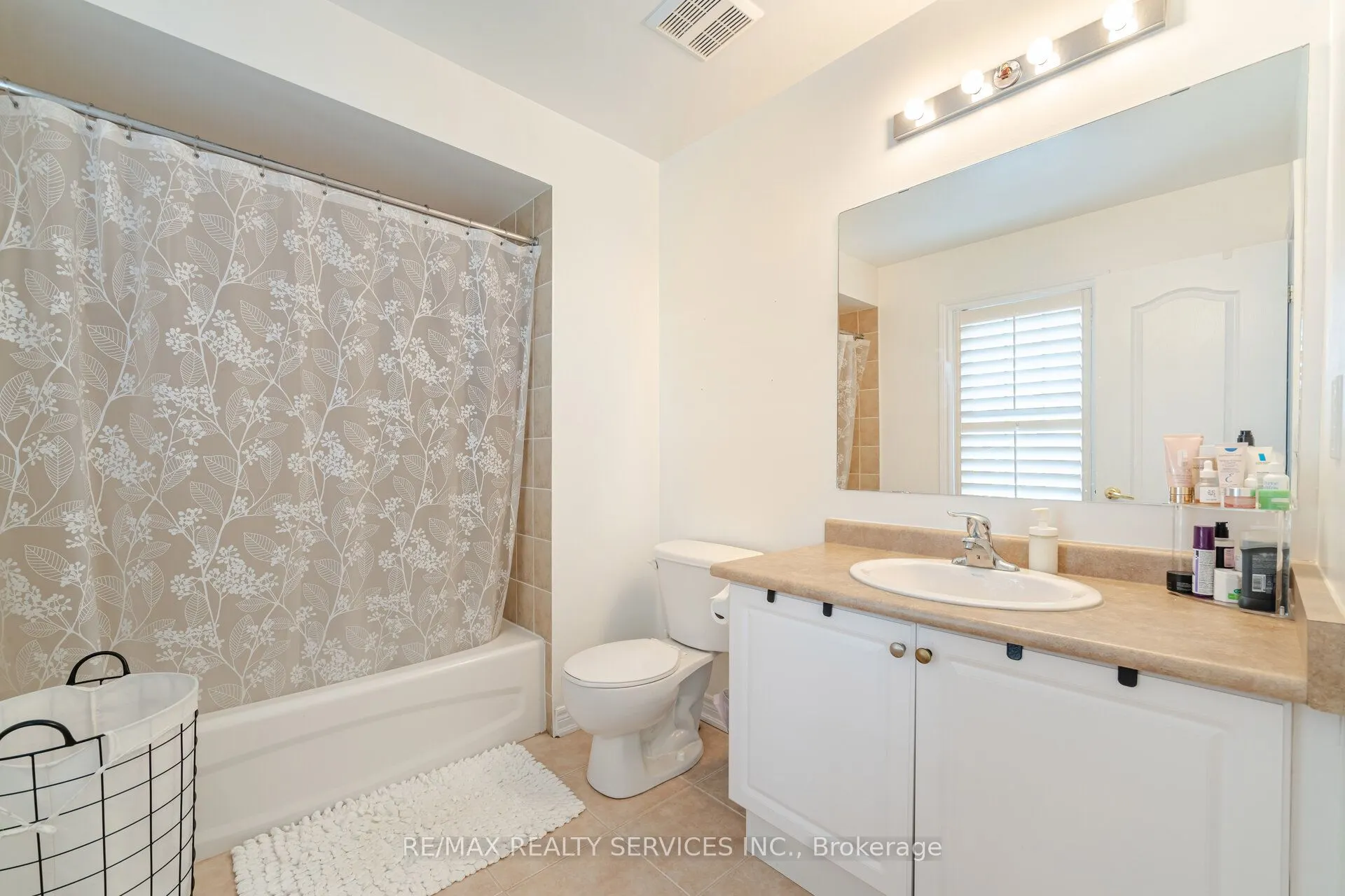 17 Regis Circle