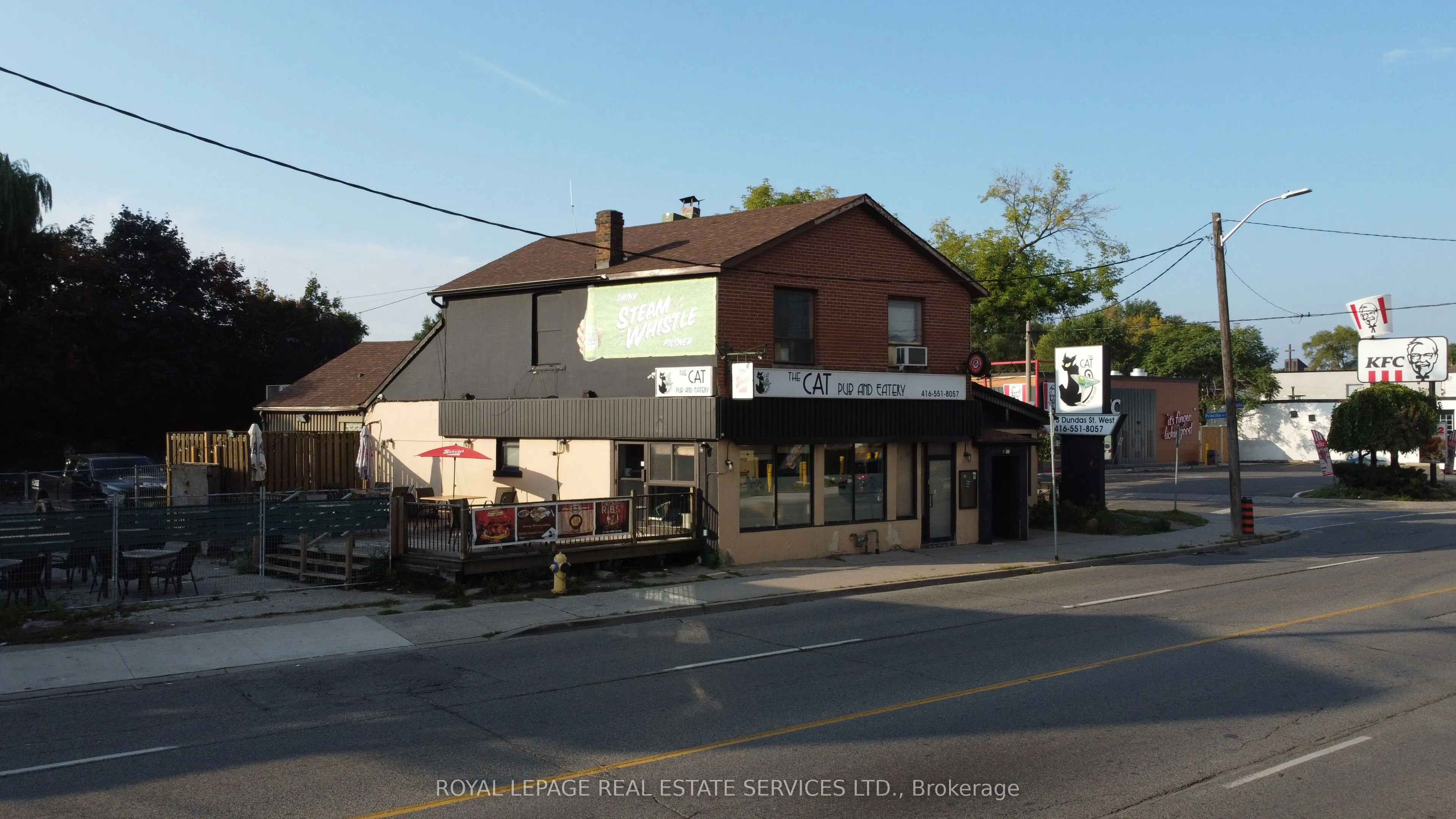 3513 Dundas Street W