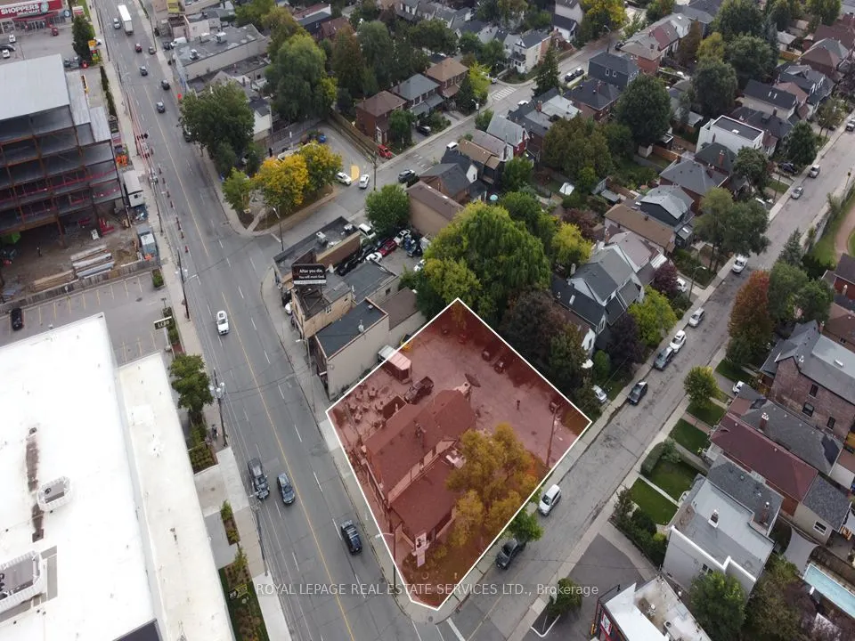 3513 Dundas Street W