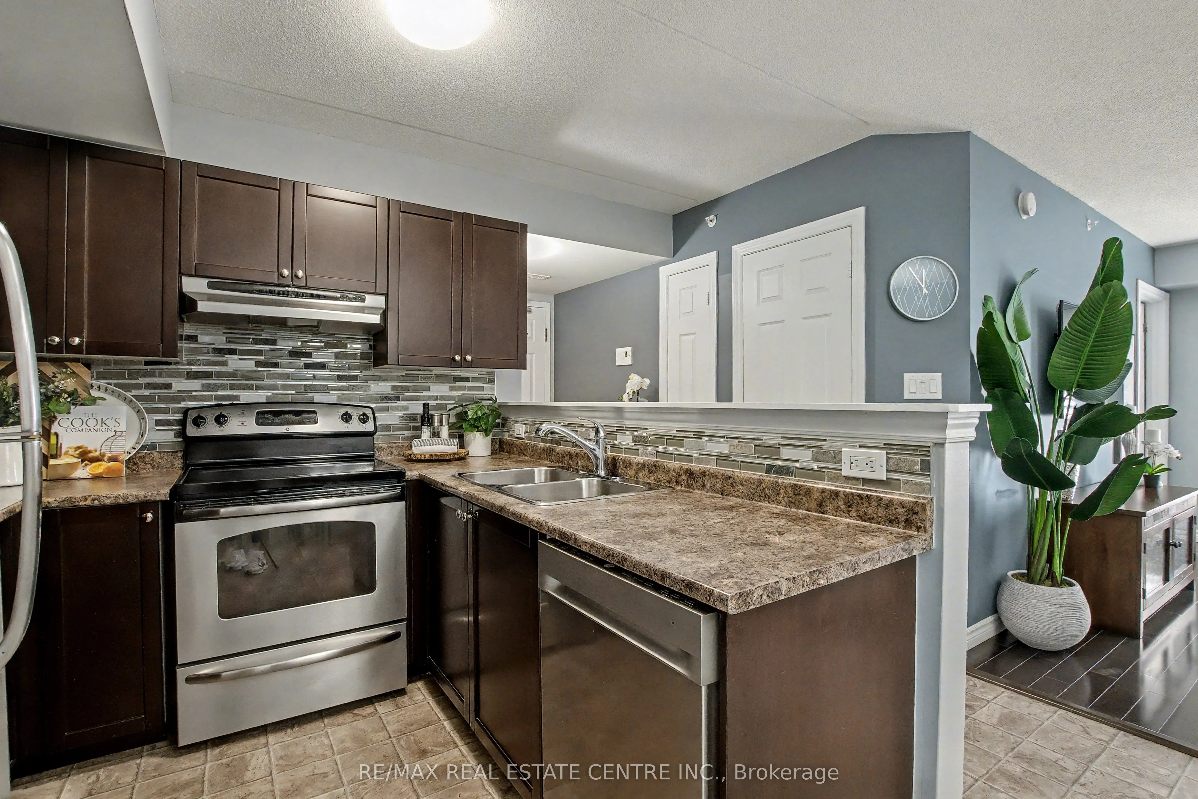 1380 Main Street E, #204