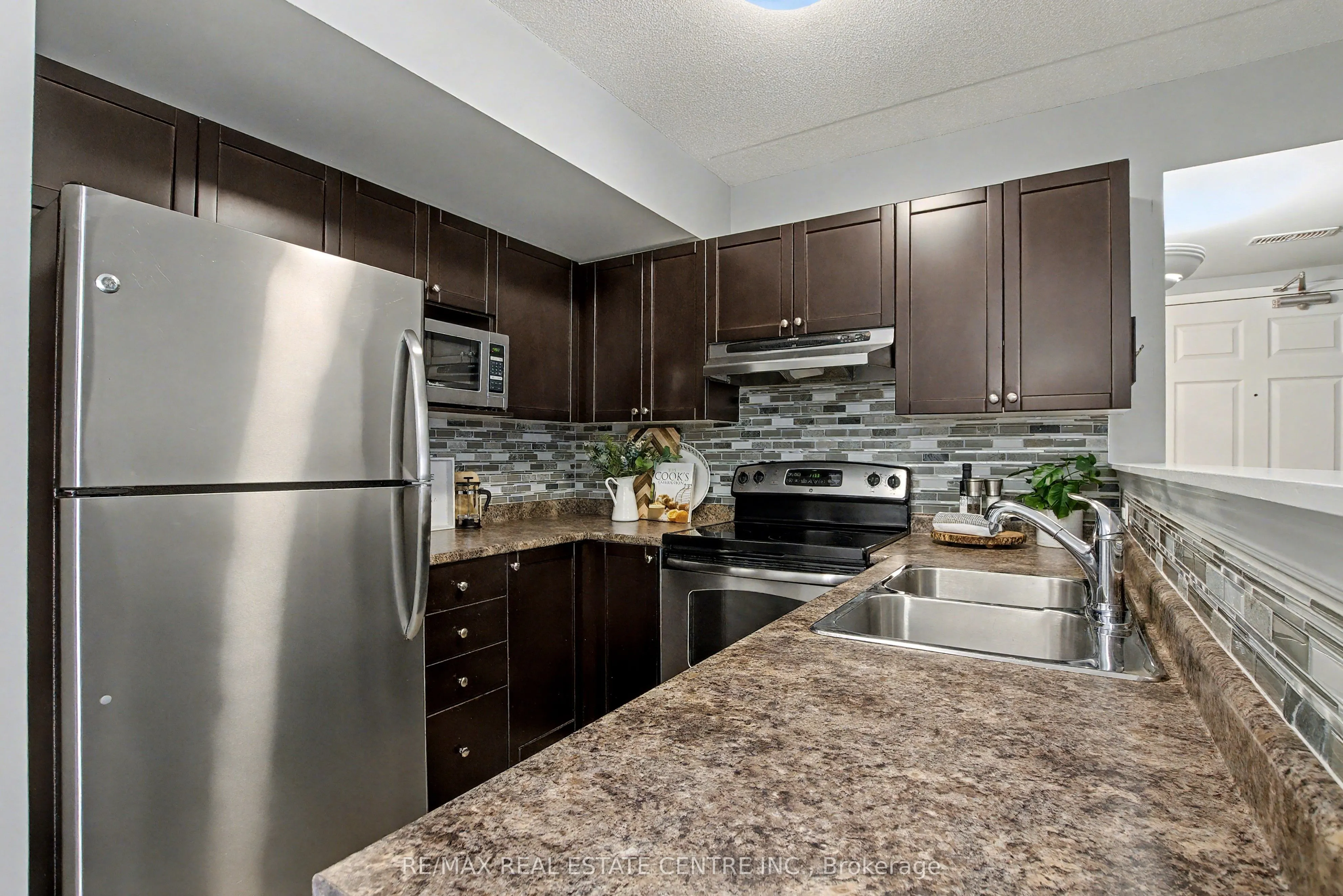 1380 Main Street E, #204