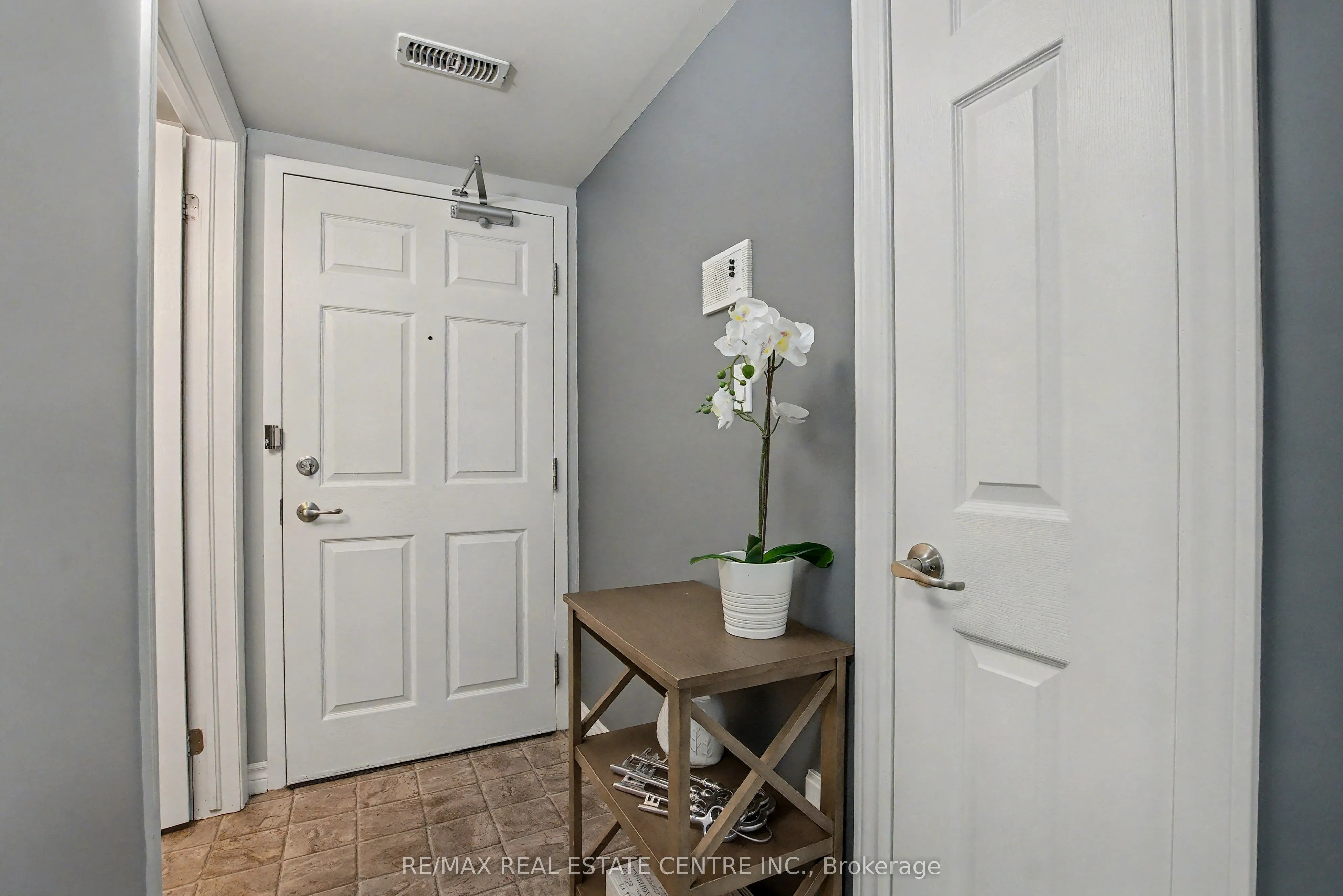 1380 Main Street E, #204
