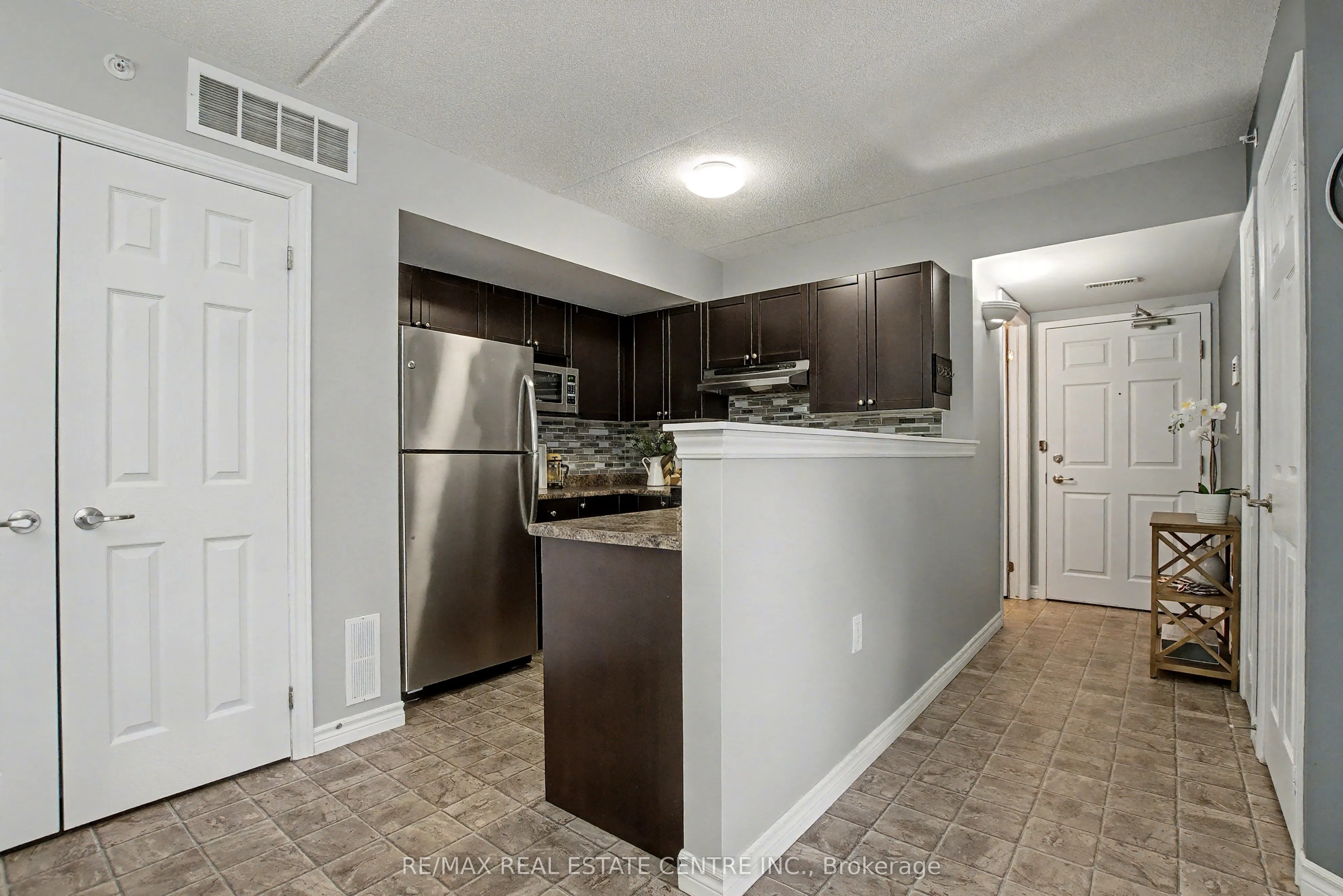 1380 Main Street E, #204