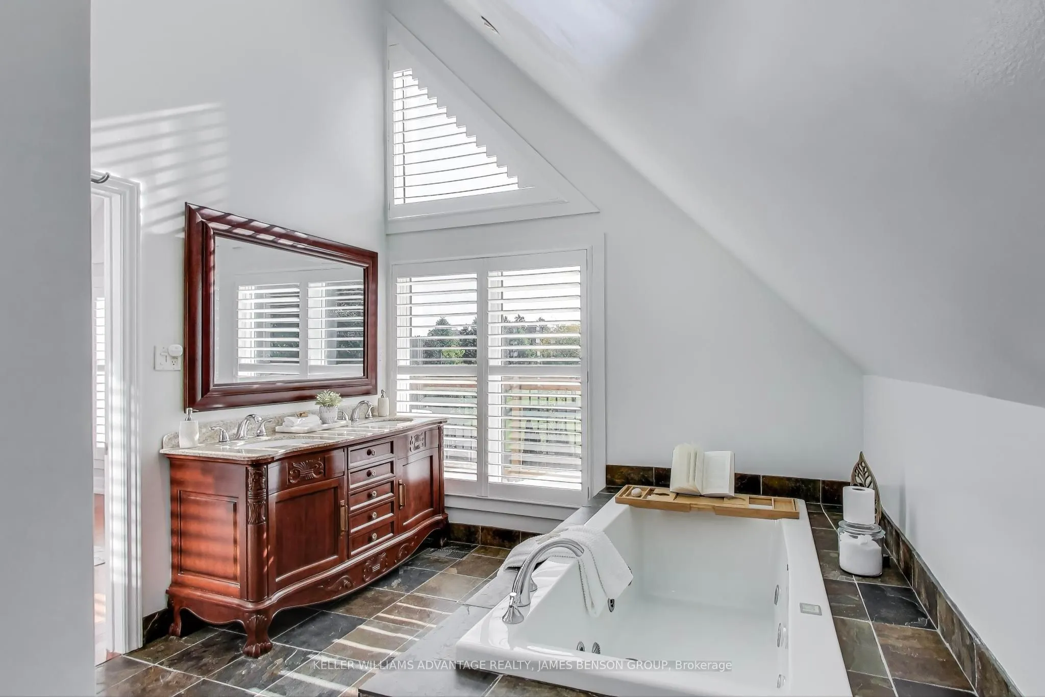 1188 Mineola Gardens