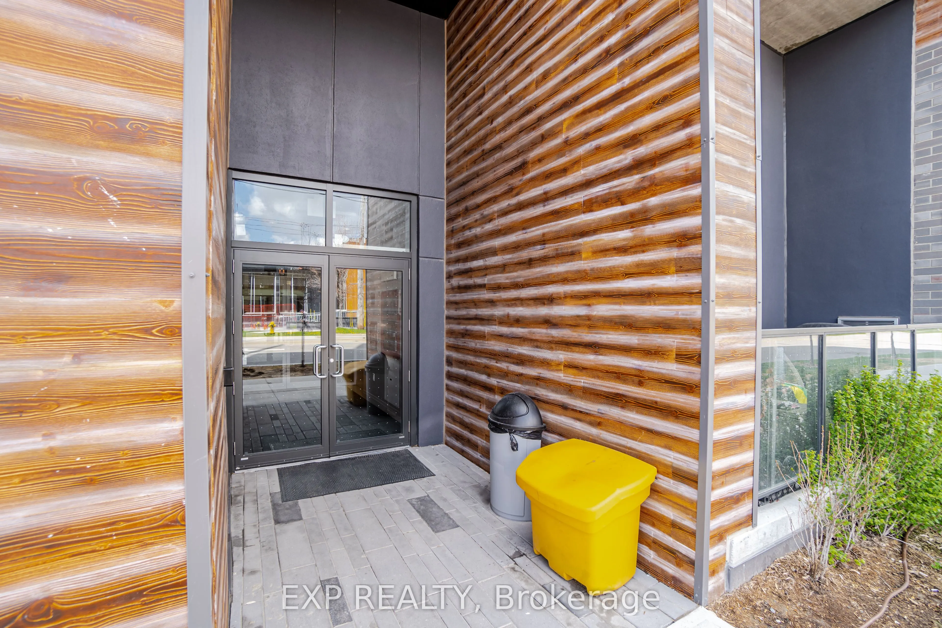 408 Browns Line, #401