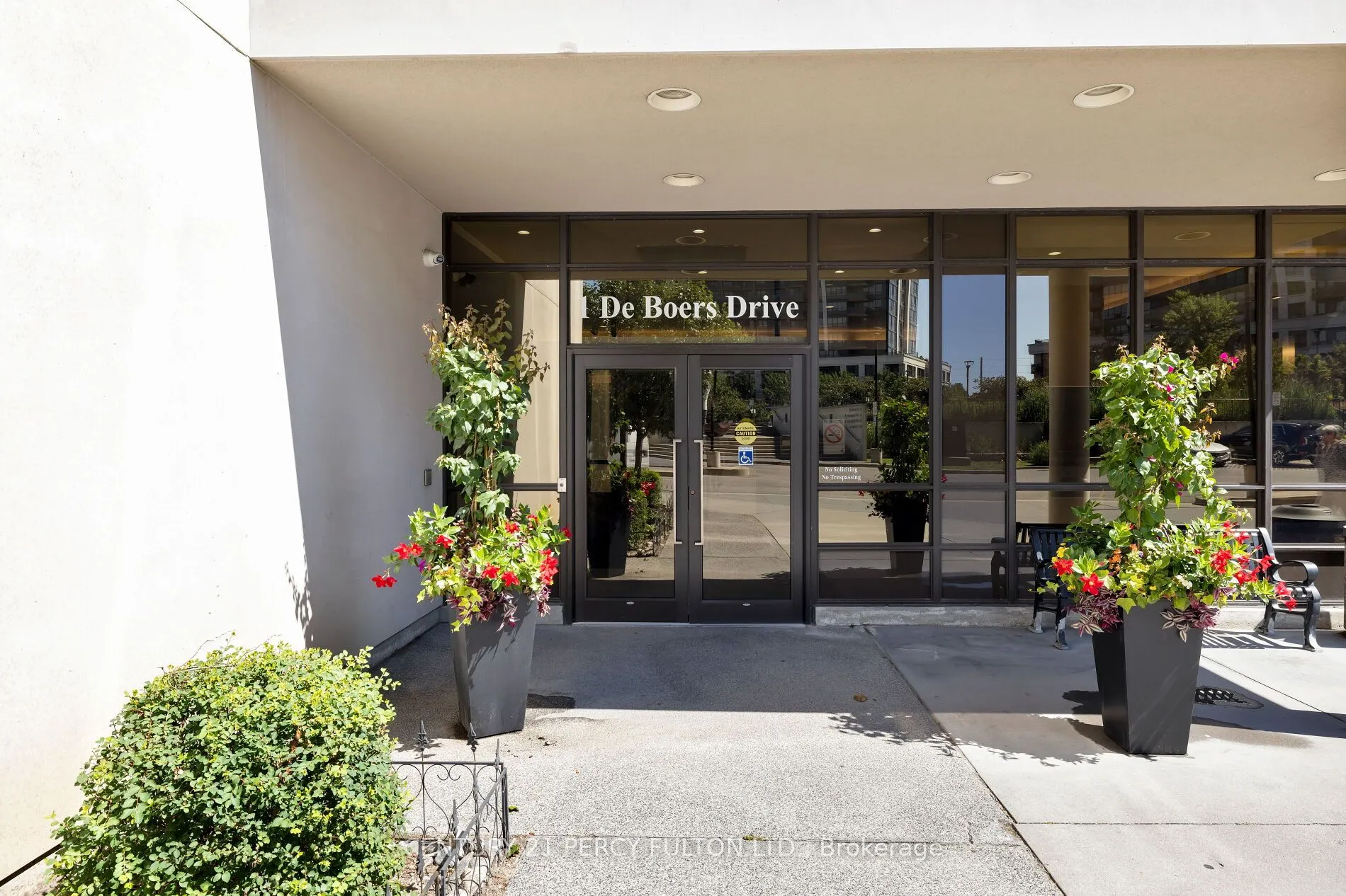 1 De Boers Drive, #801