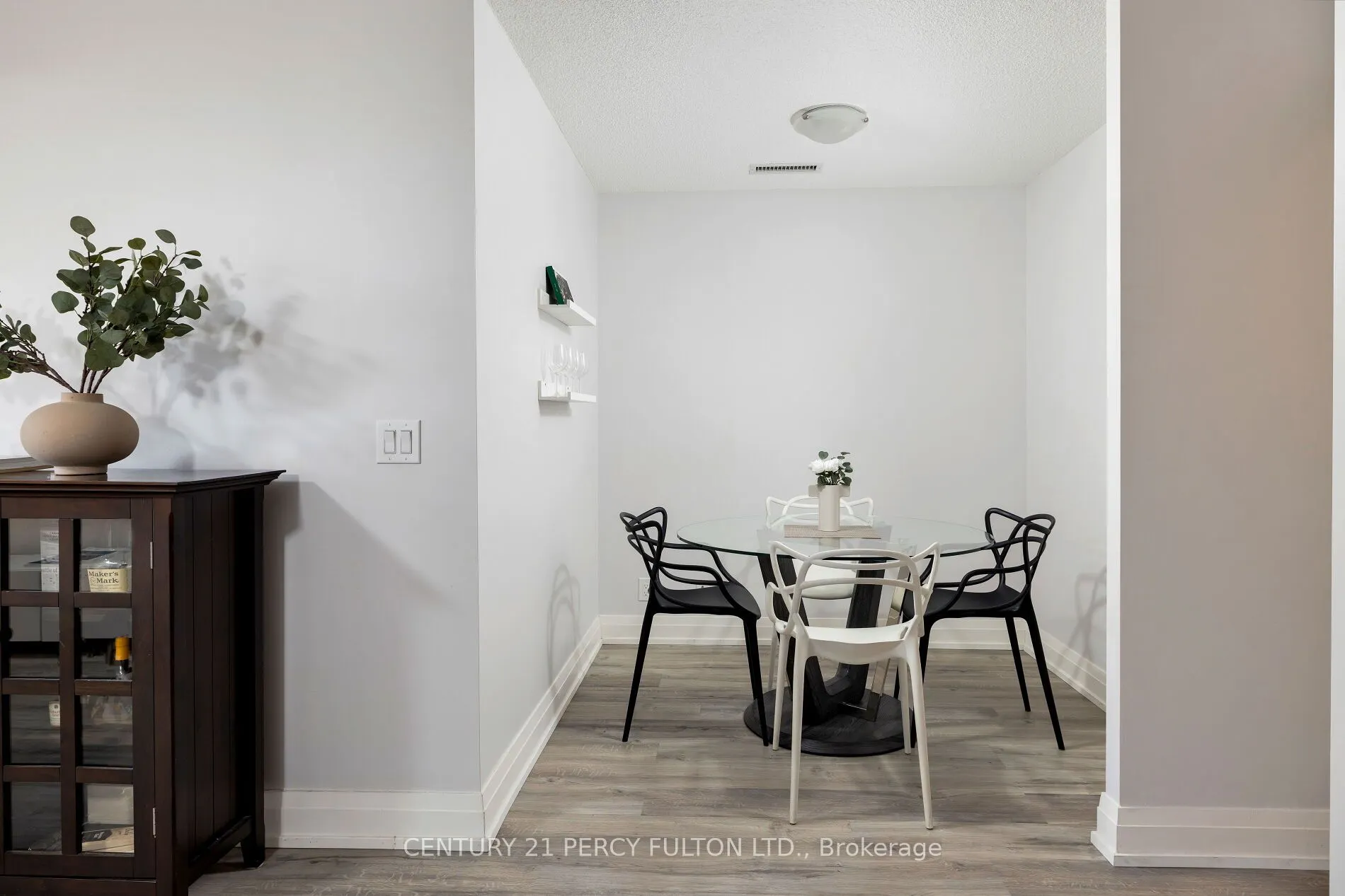 1 De Boers Drive, #801