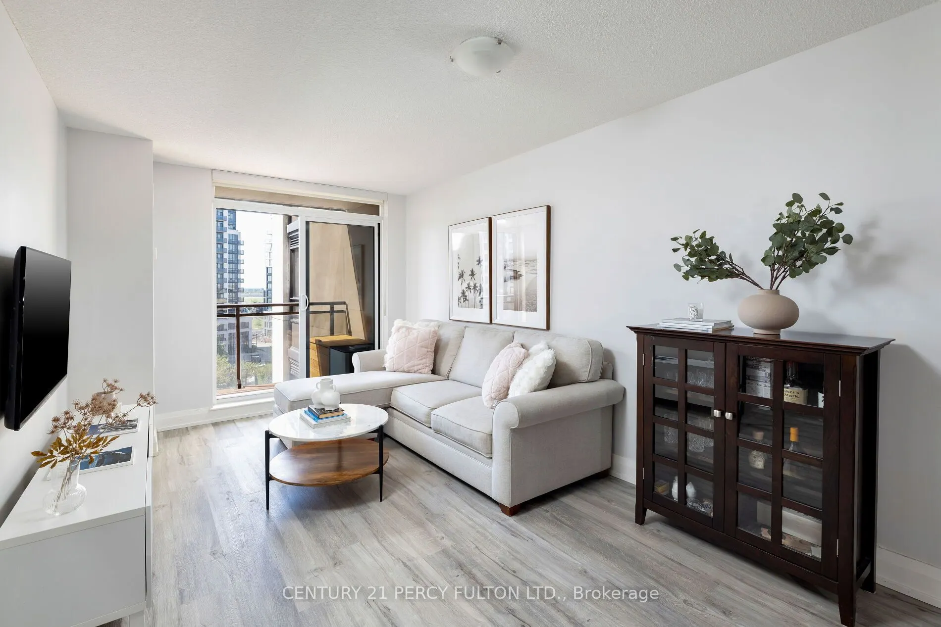 1 De Boers Drive, #801