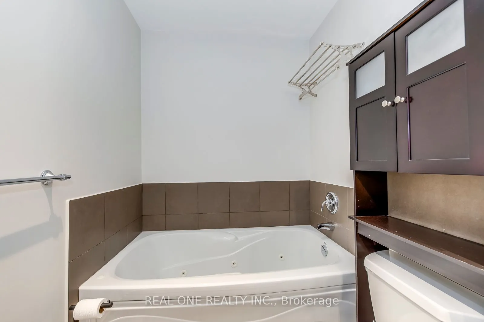 360 Pearl Street, #1205