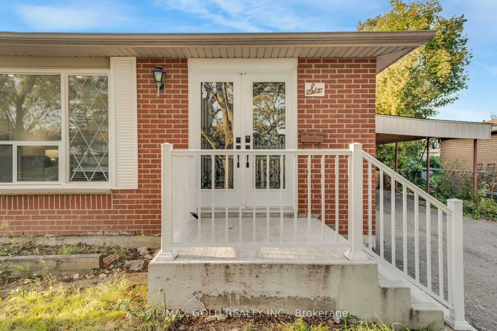 6 Midhurst Drive