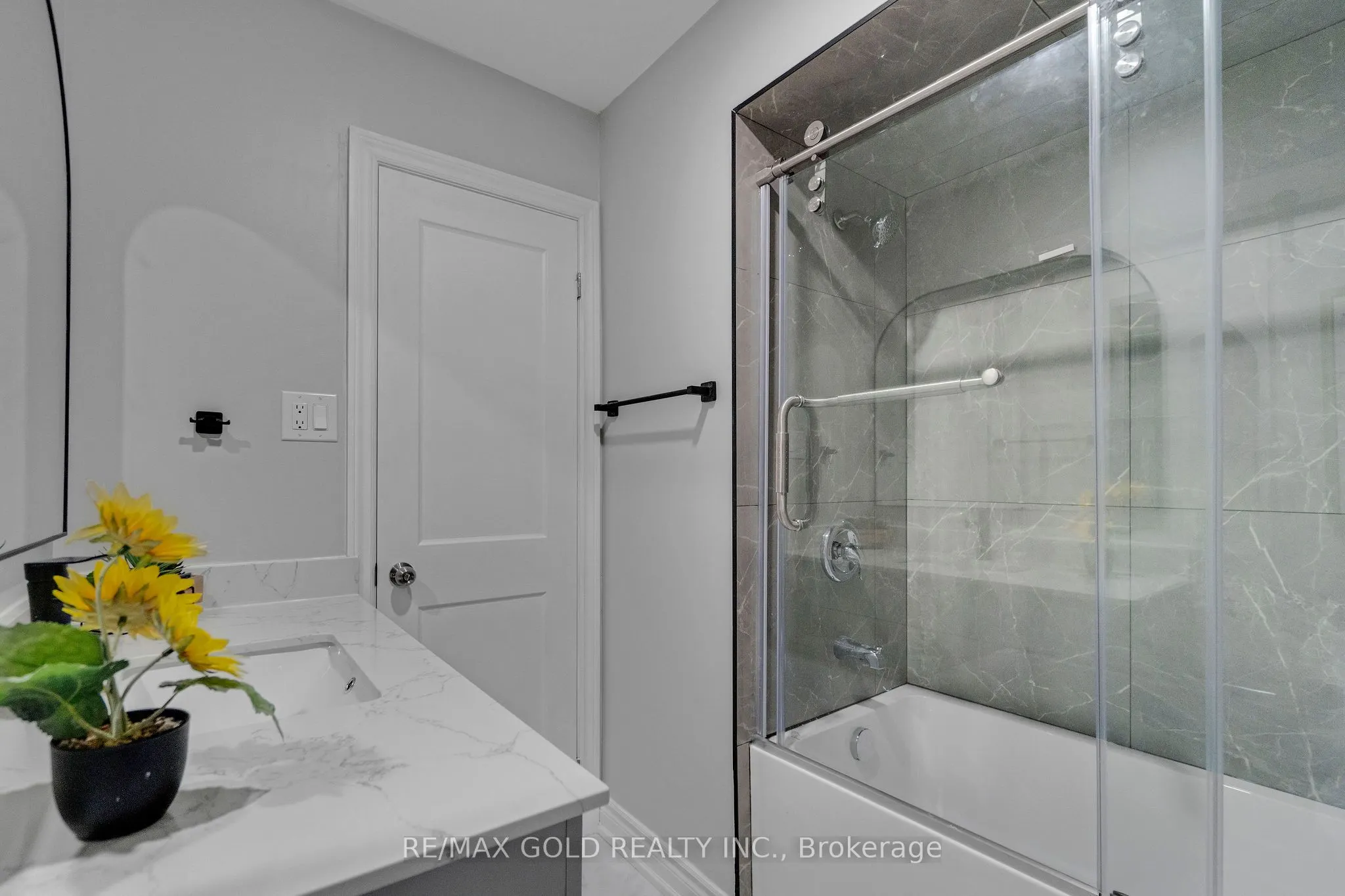 6 Midhurst Drive