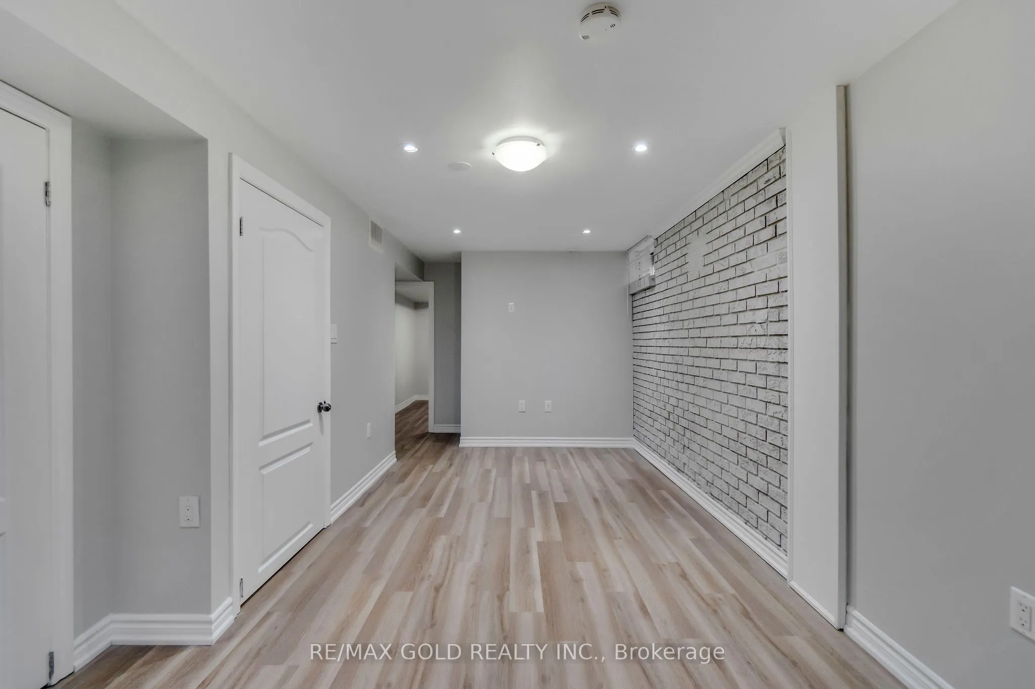 6 Midhurst Drive