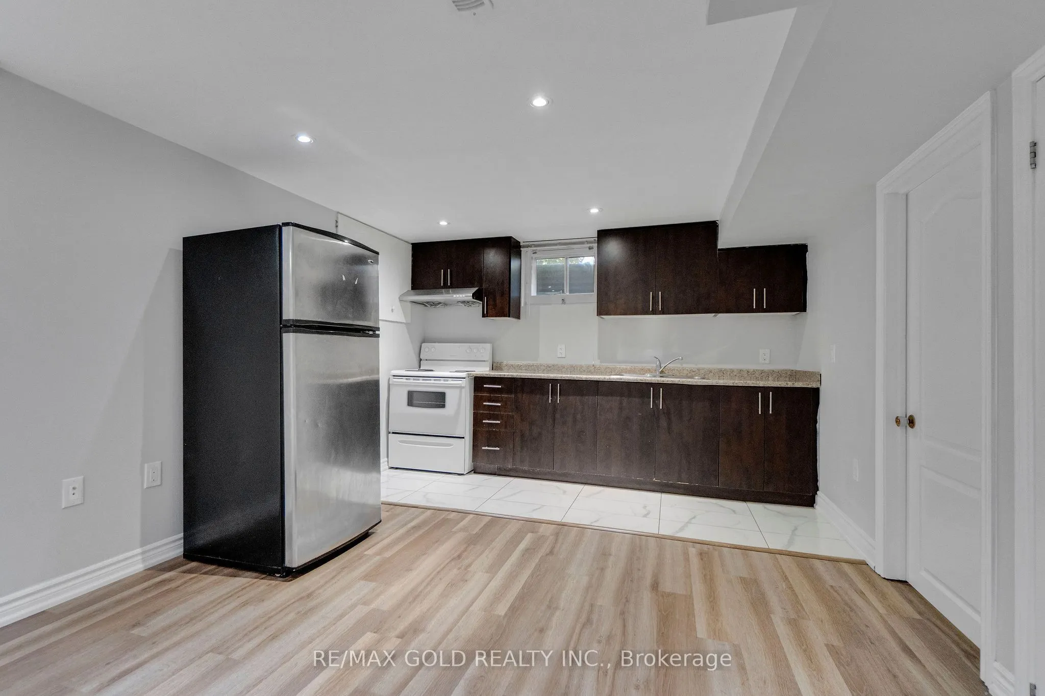 6 Midhurst Drive