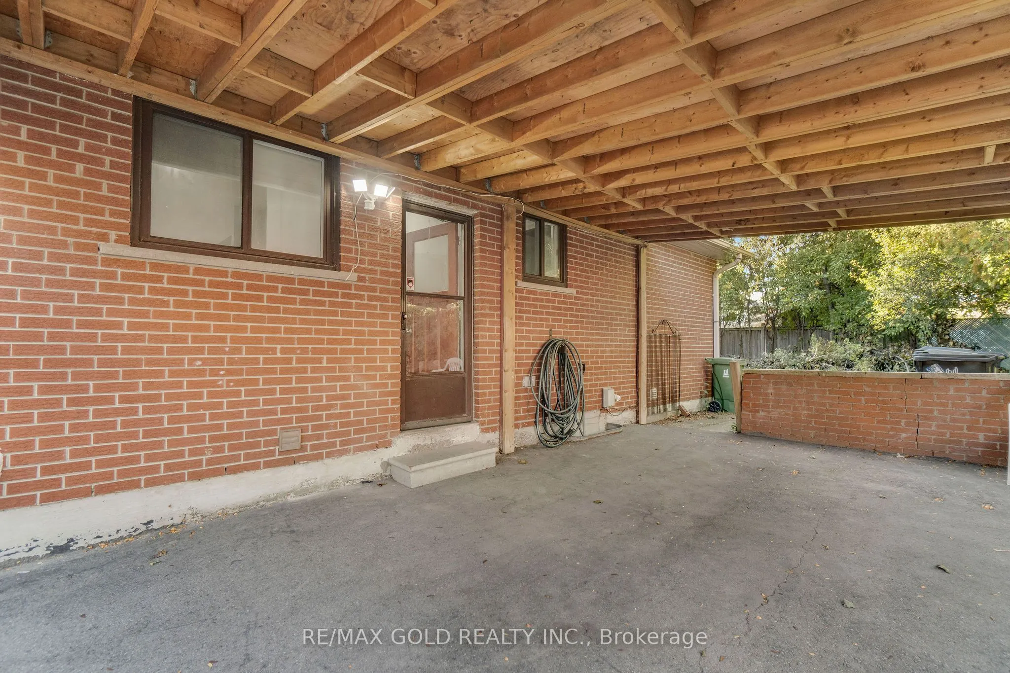 6 Midhurst Drive