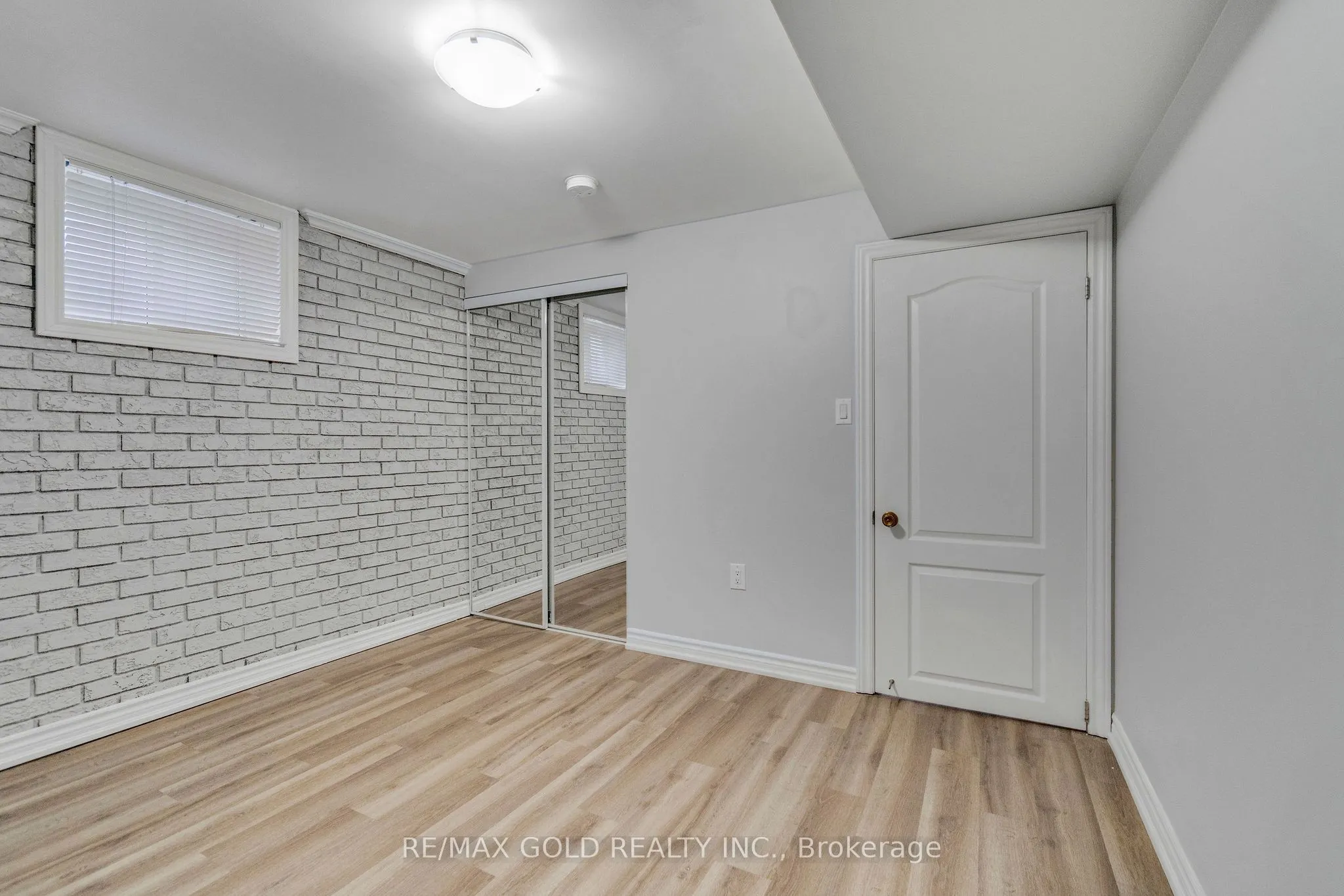 6 Midhurst Drive