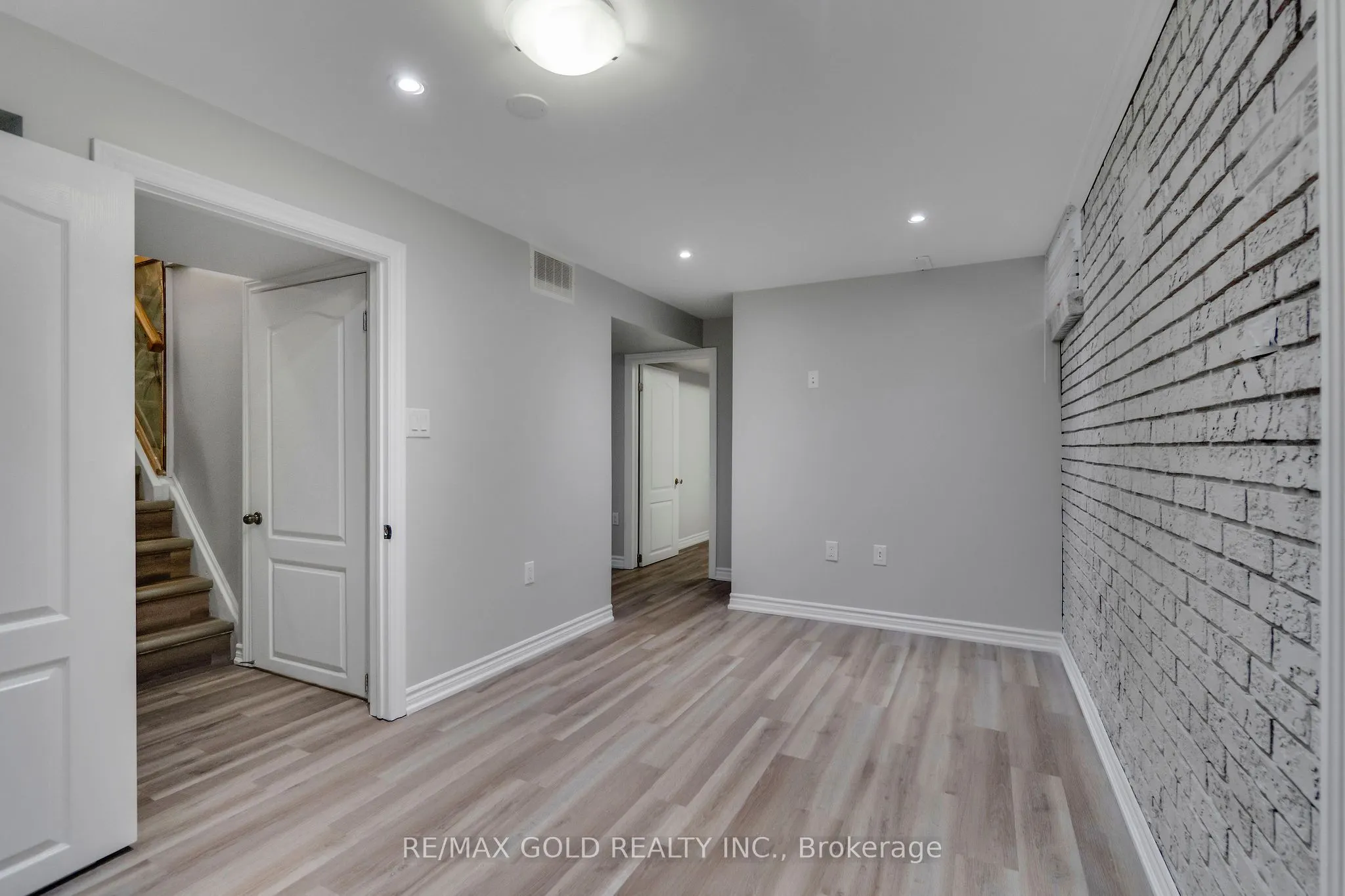 6 Midhurst Drive