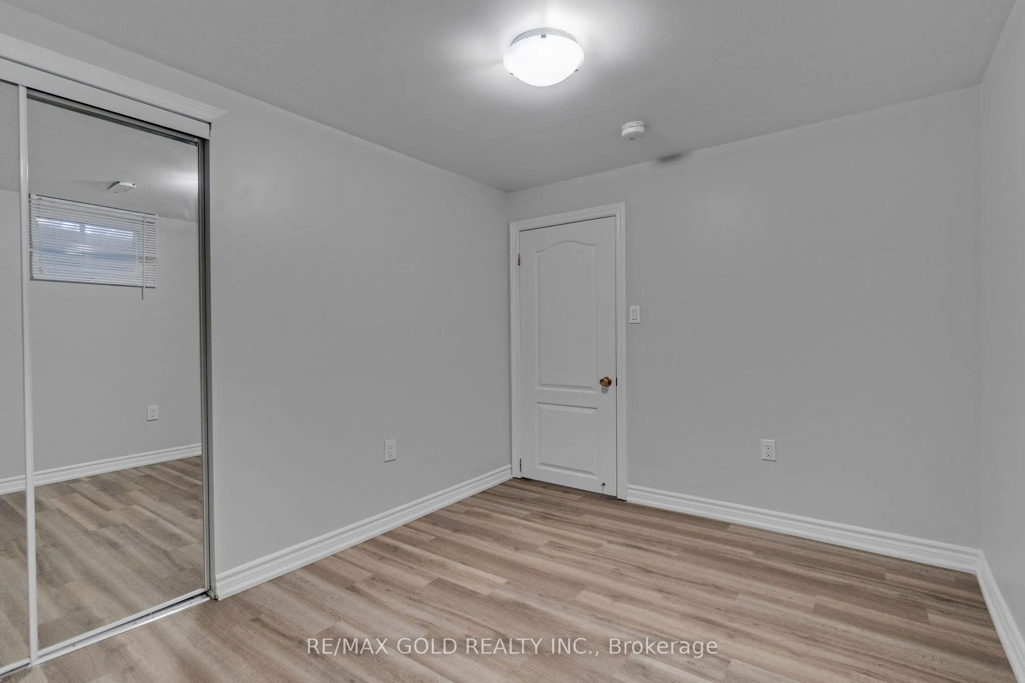 6 Midhurst Drive