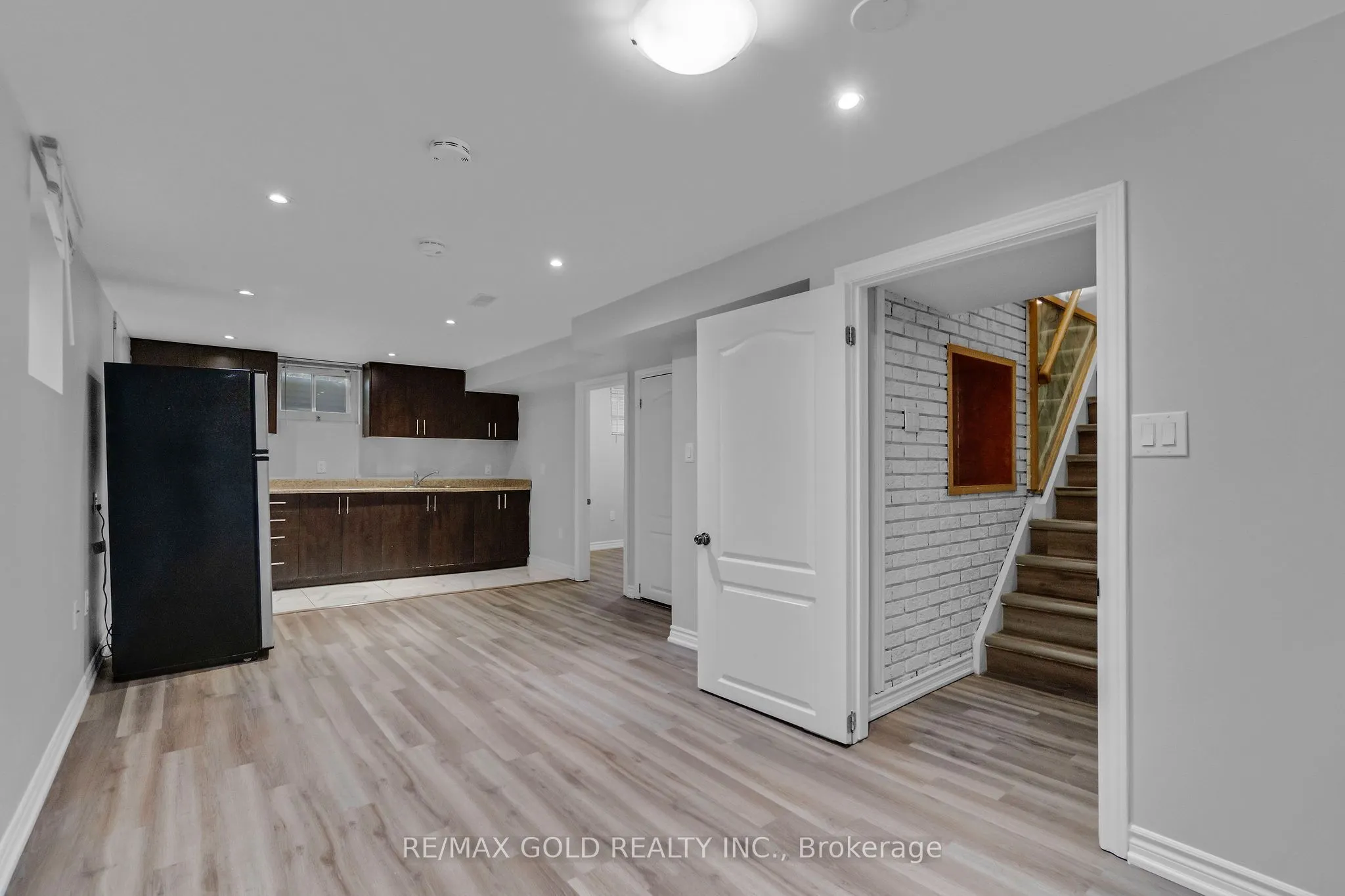6 Midhurst Drive