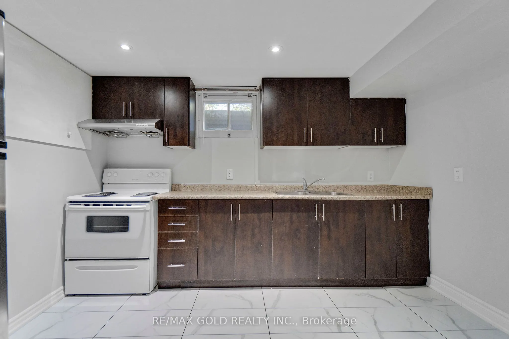 6 Midhurst Drive