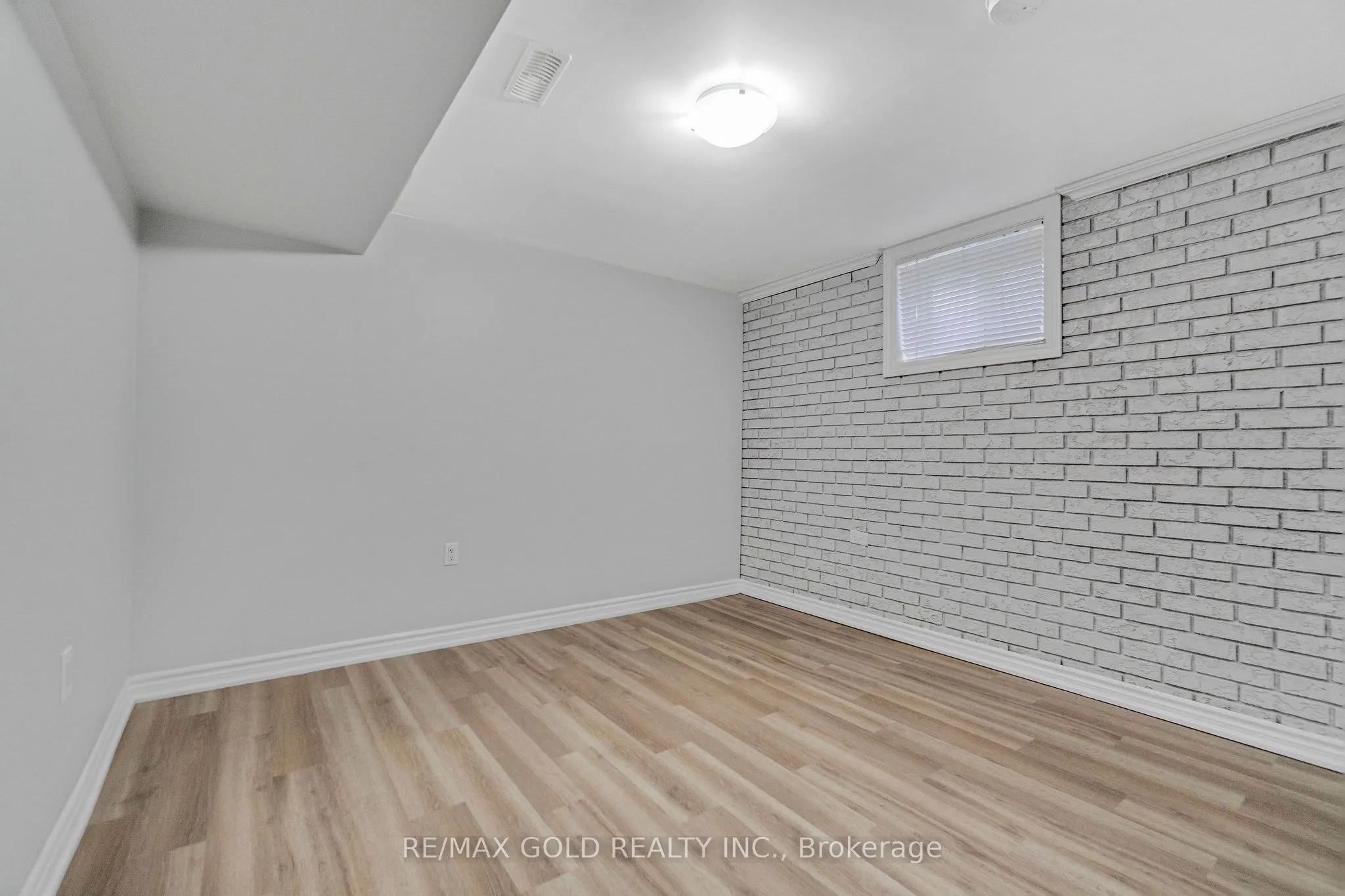 6 Midhurst Drive