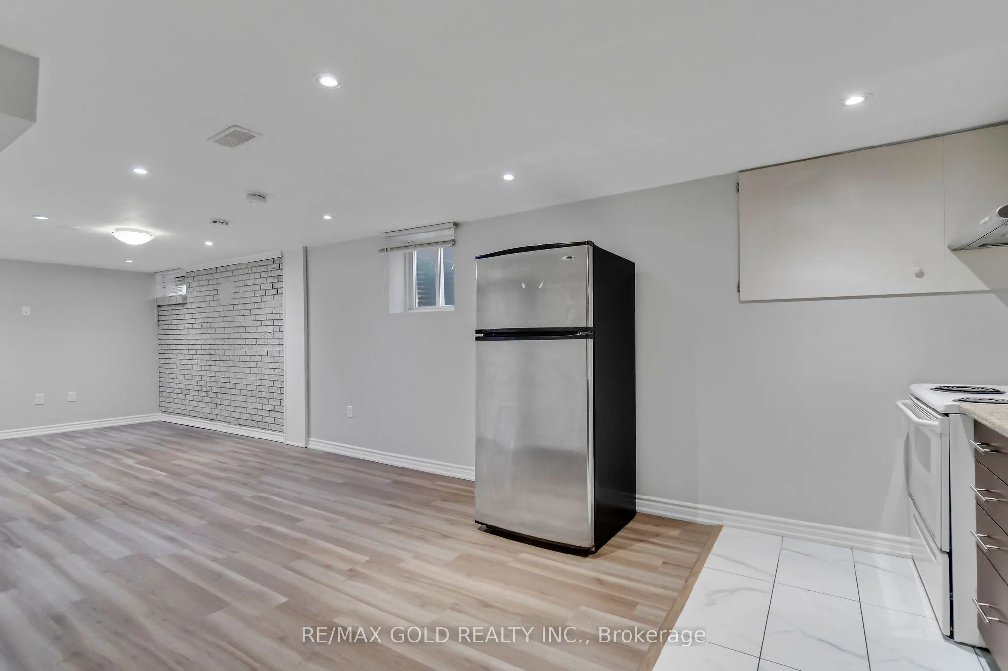 6 Midhurst Drive