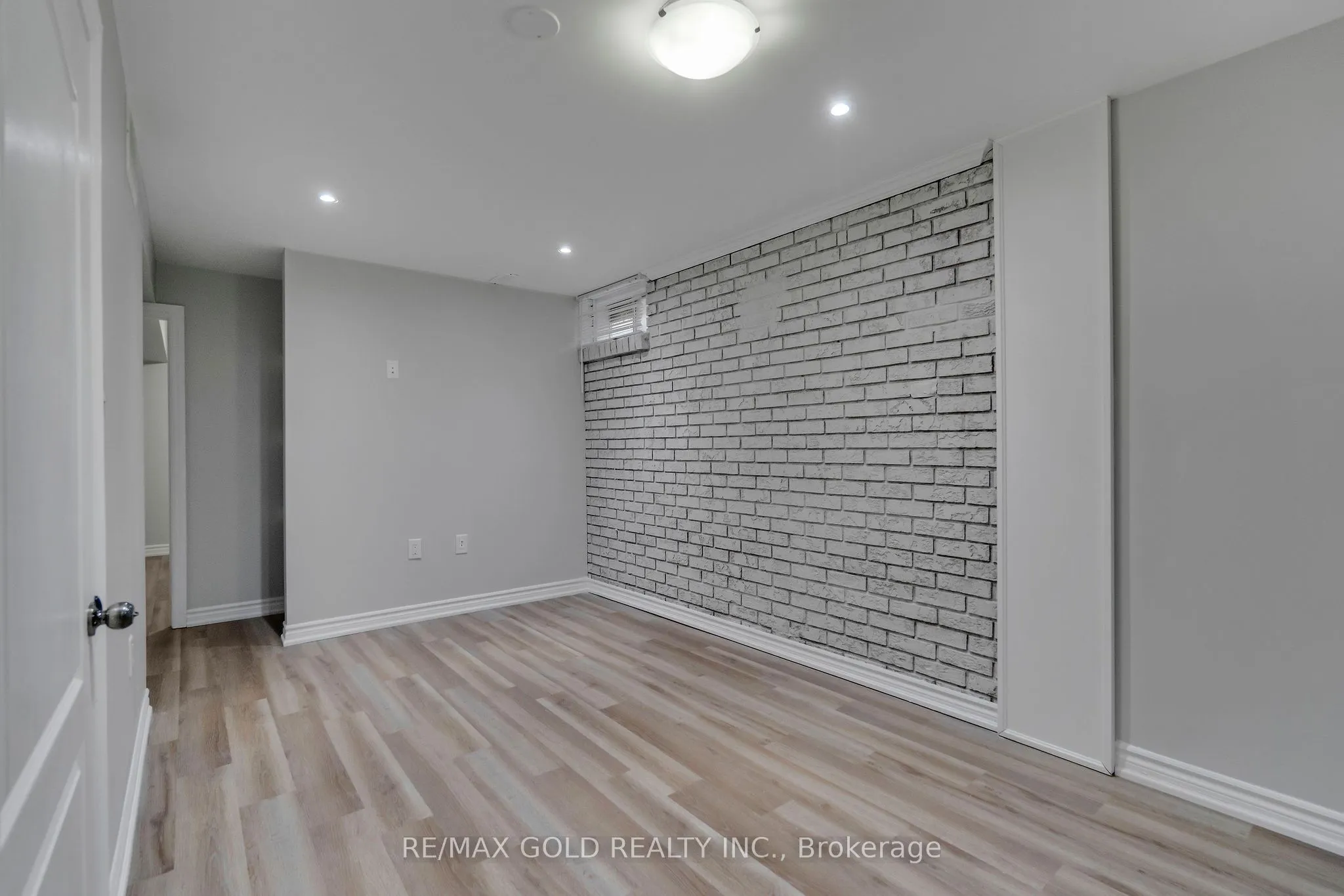 6 Midhurst Drive