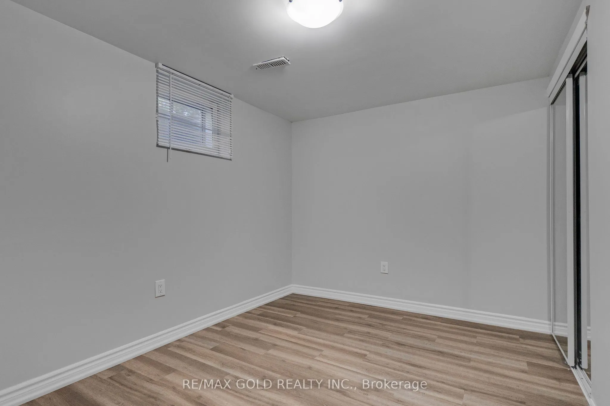 6 Midhurst Drive